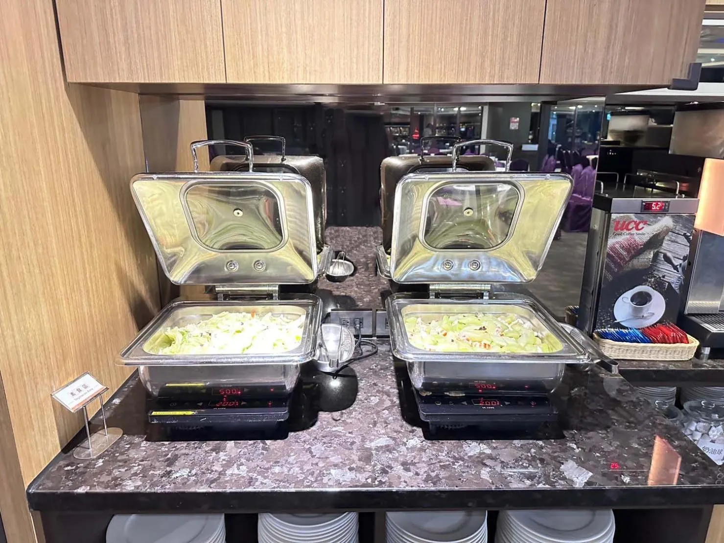 Breakfast in Grand Earl Hotel