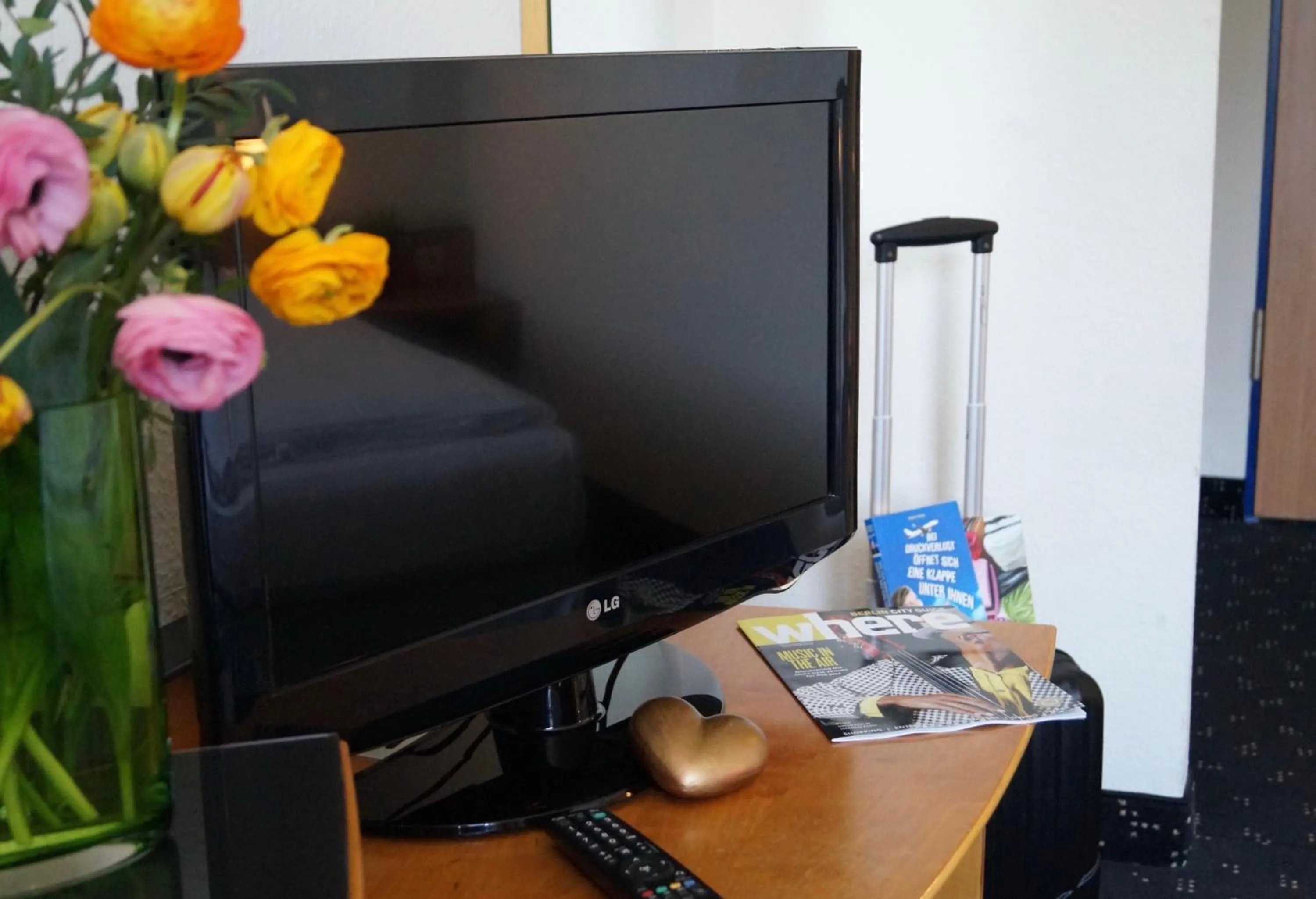 TV and multimedia in Grand Hostel Berlin Urban