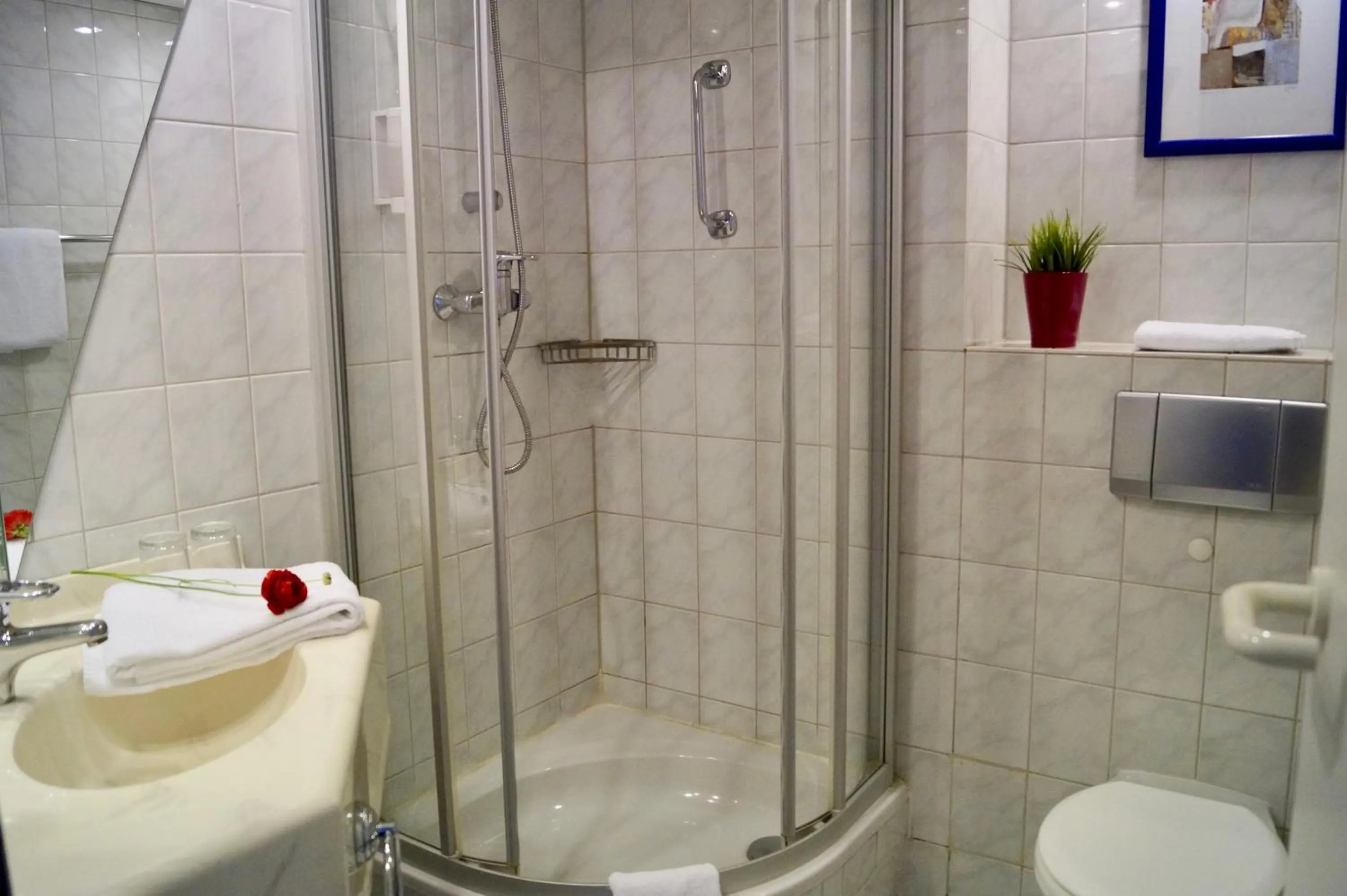 Shower in Grand Hostel Berlin Urban