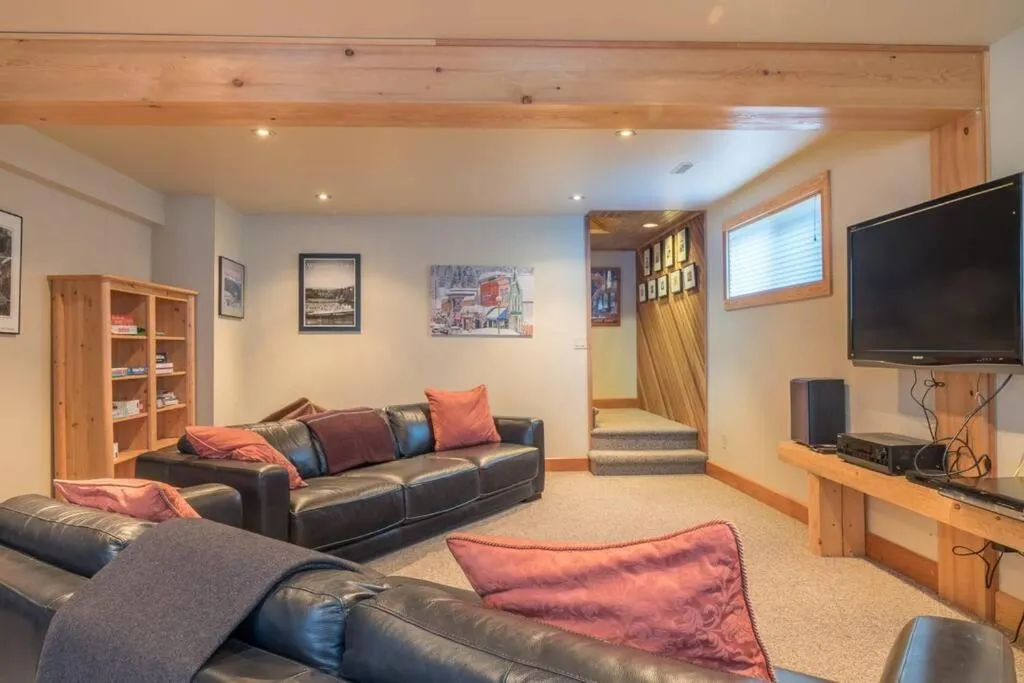 TV and multimedia in Revelstoke House Luxury Log House at Base of Resort