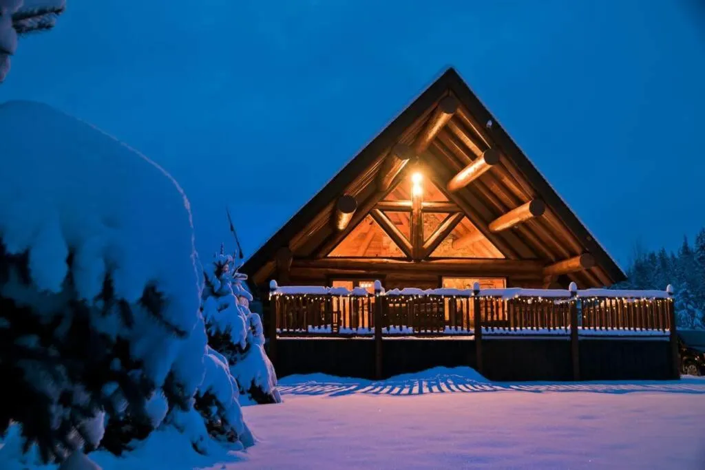 Property building in Revelstoke House Luxury Log House at Base of Resort