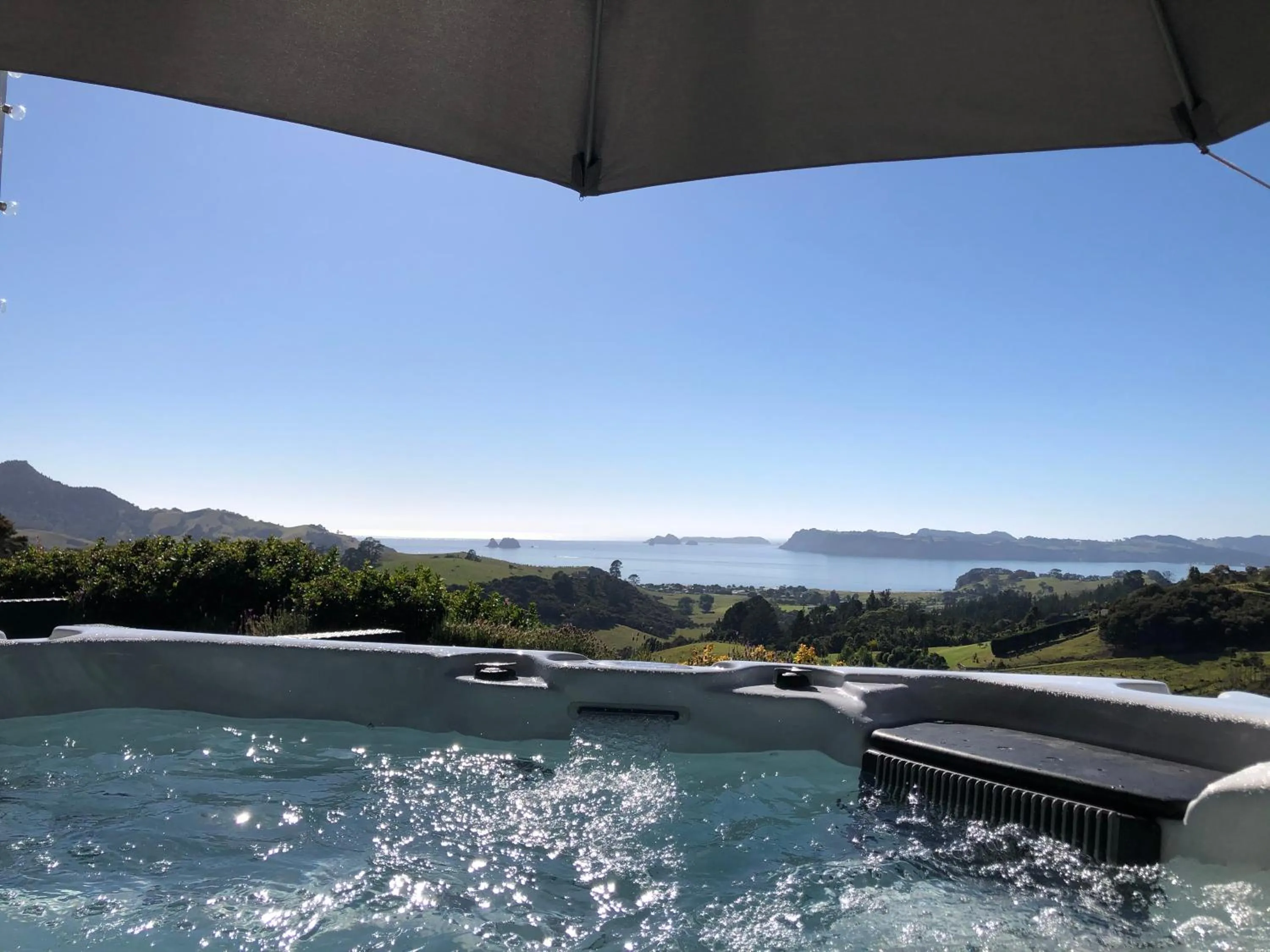 Hot Tub in Bayview Valley Lodge Bed & Breakfast