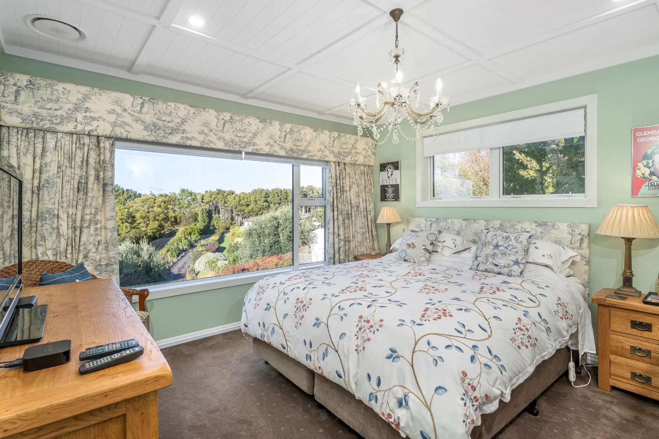 Bedroom, Bed in Bayview Valley Lodge Bed & Breakfast