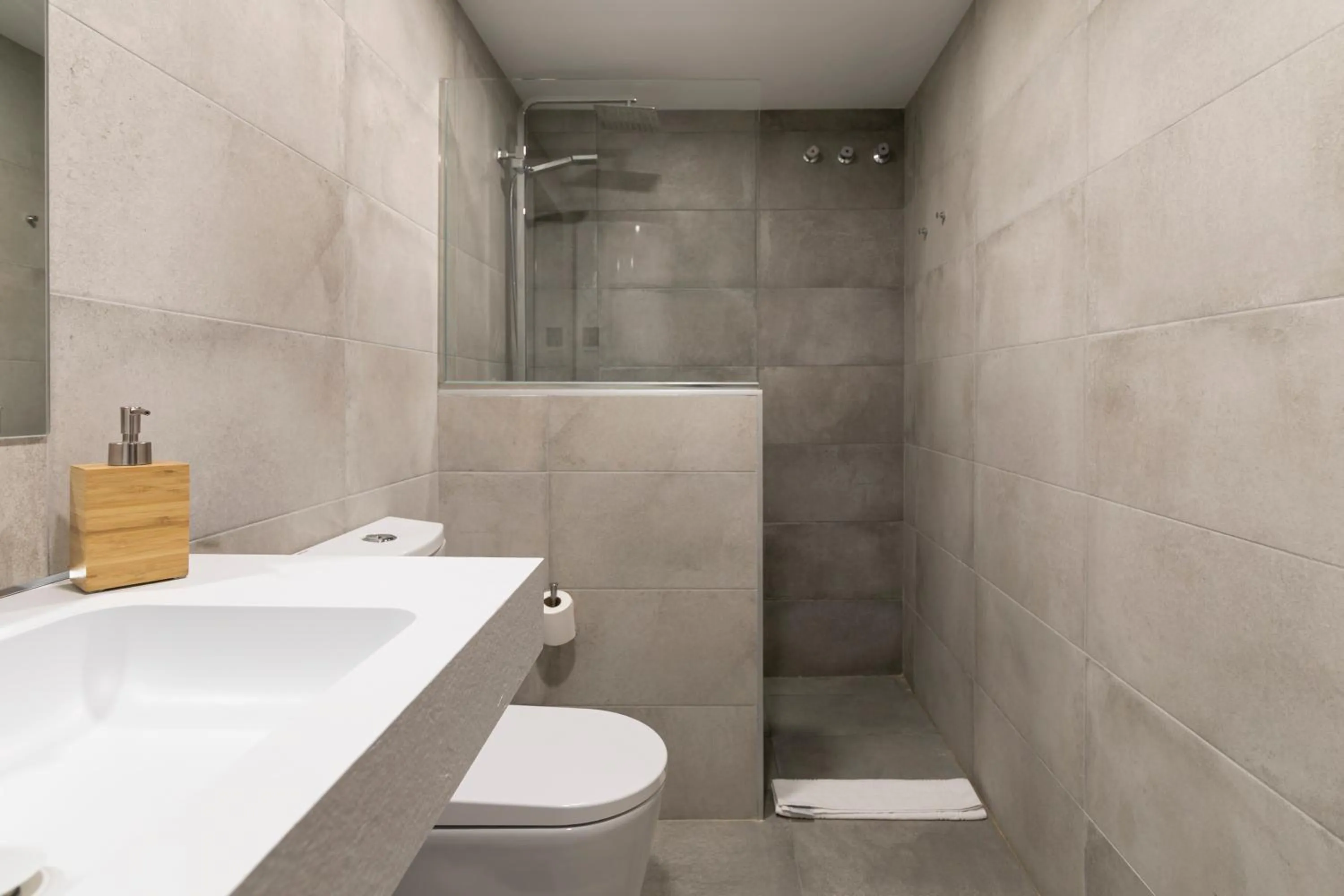 Bathroom in Arenal Suites Alicante