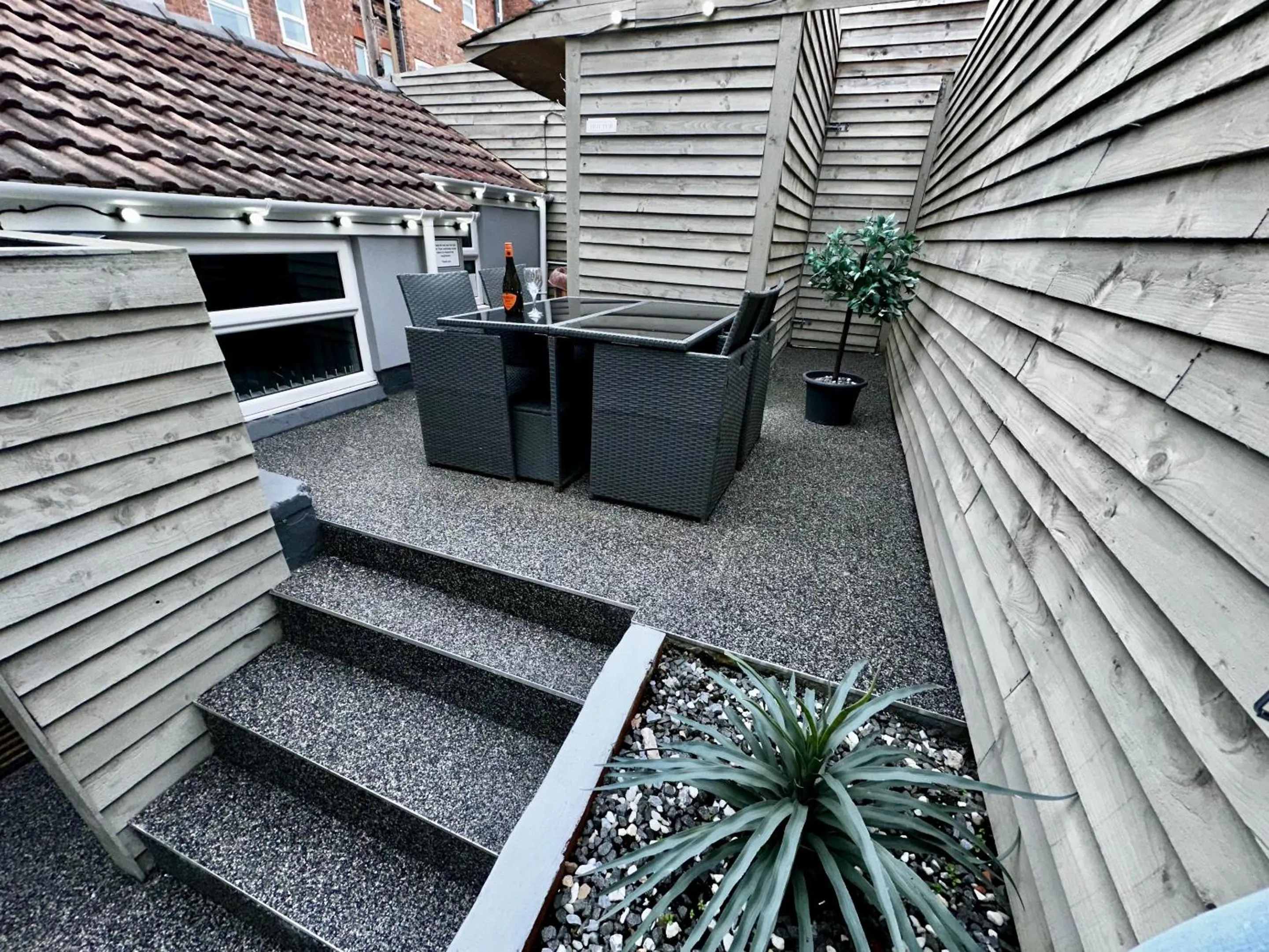 Garden in Albert Hottub & Jacuzzi Apartments