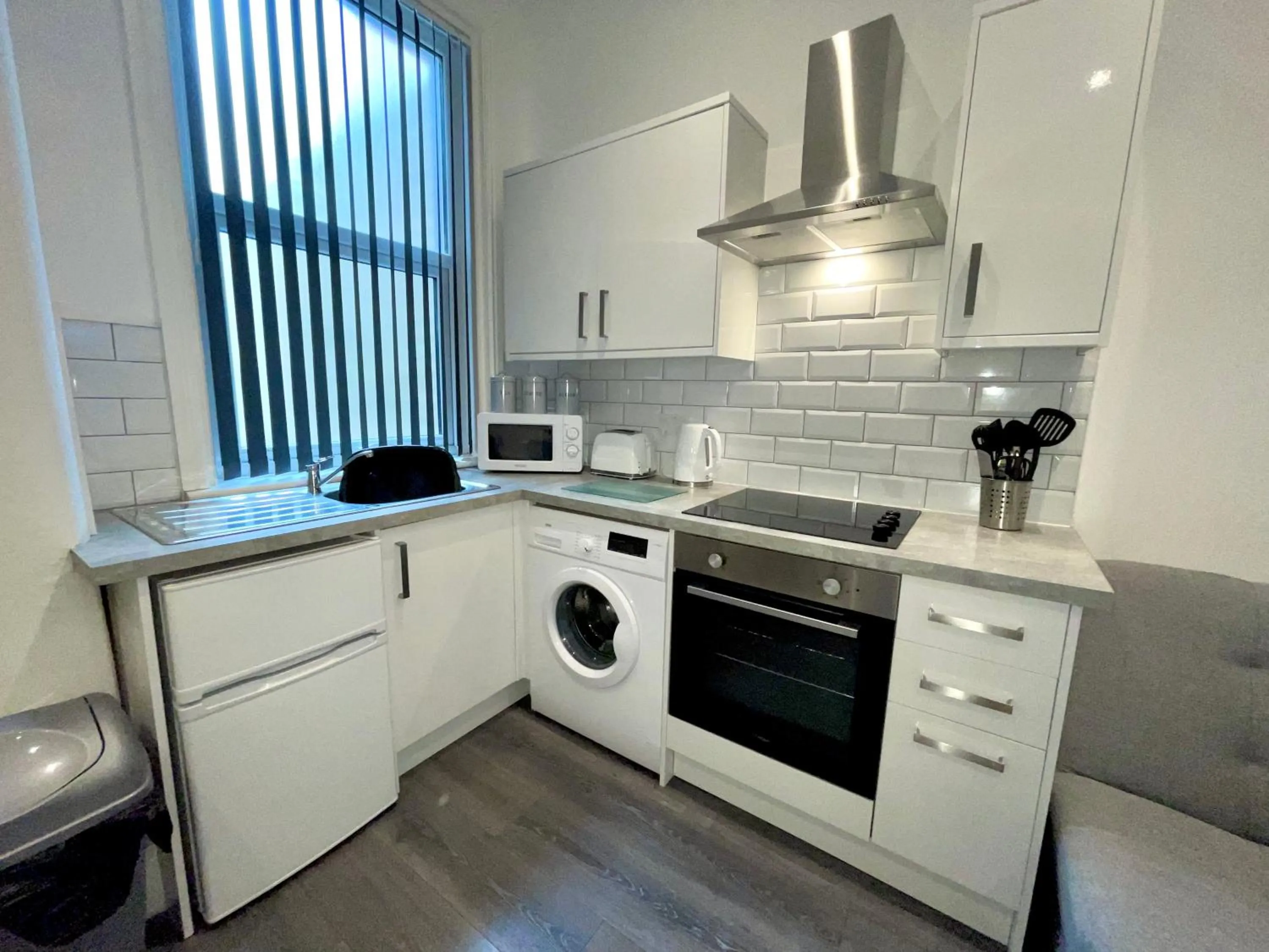 Kitchen or kitchenette in Albert Hottub & Jacuzzi Apartments