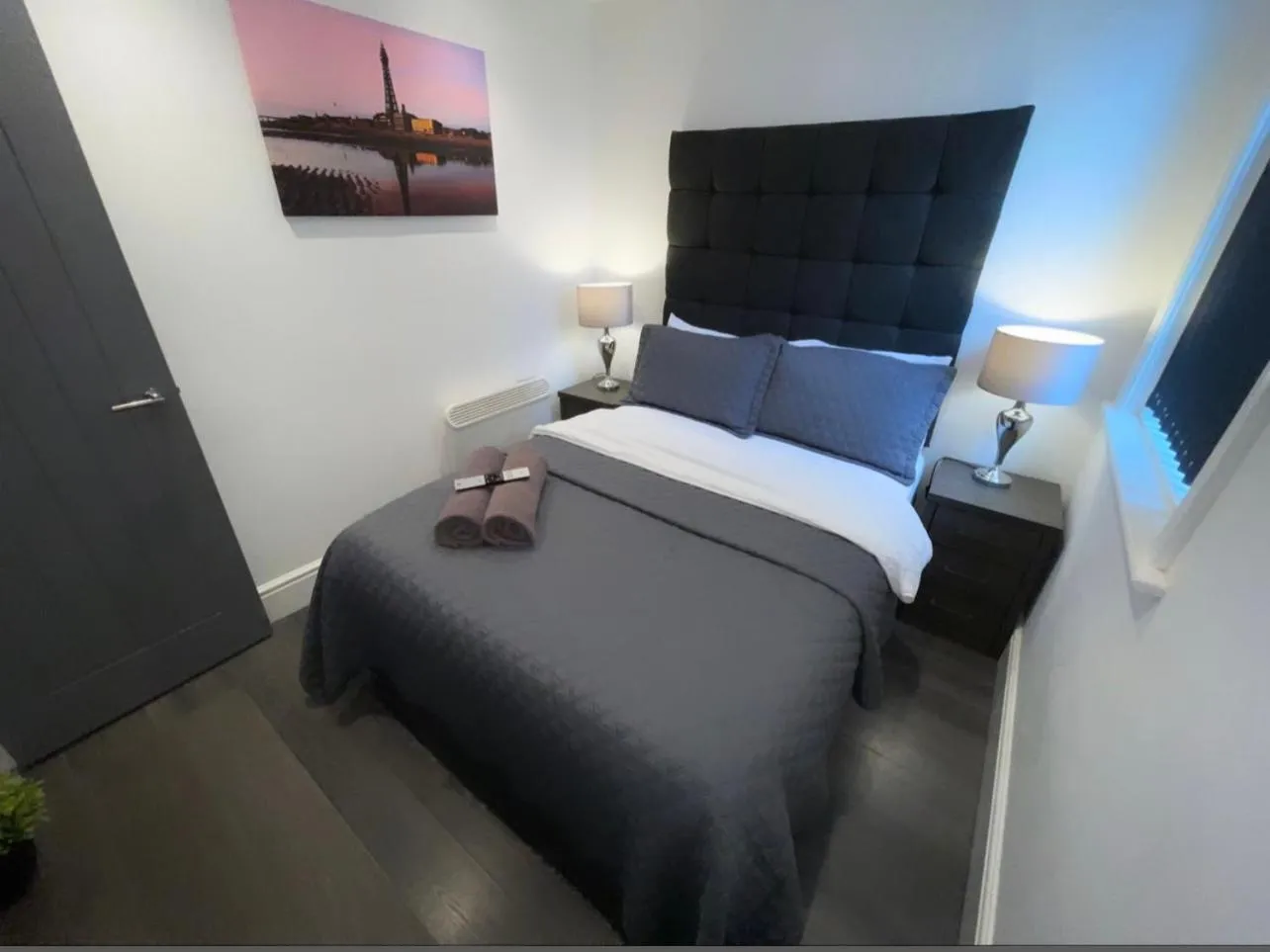 Bedroom, Bed in Albert Hottub & Jacuzzi Apartments