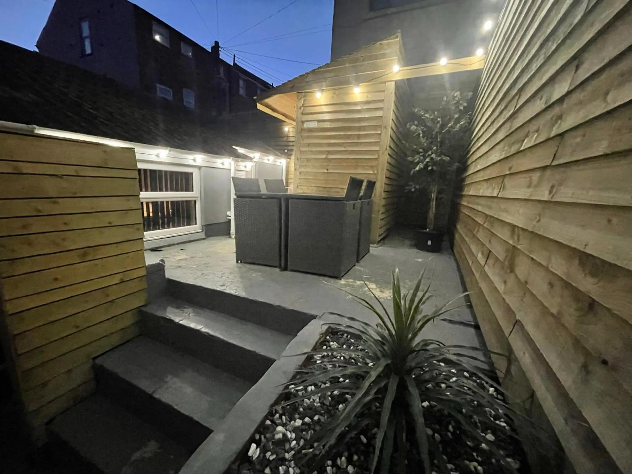 Garden in Albert Hottub & Jacuzzi Apartments