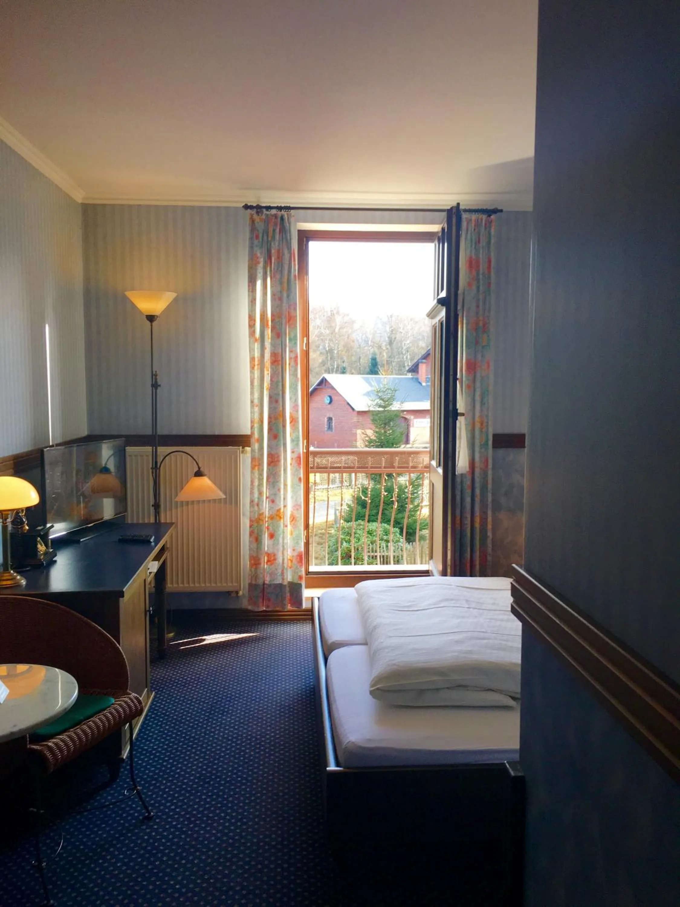 Photo of the whole room, Bed in Hotel BB Bahnhof Bertsdorf
