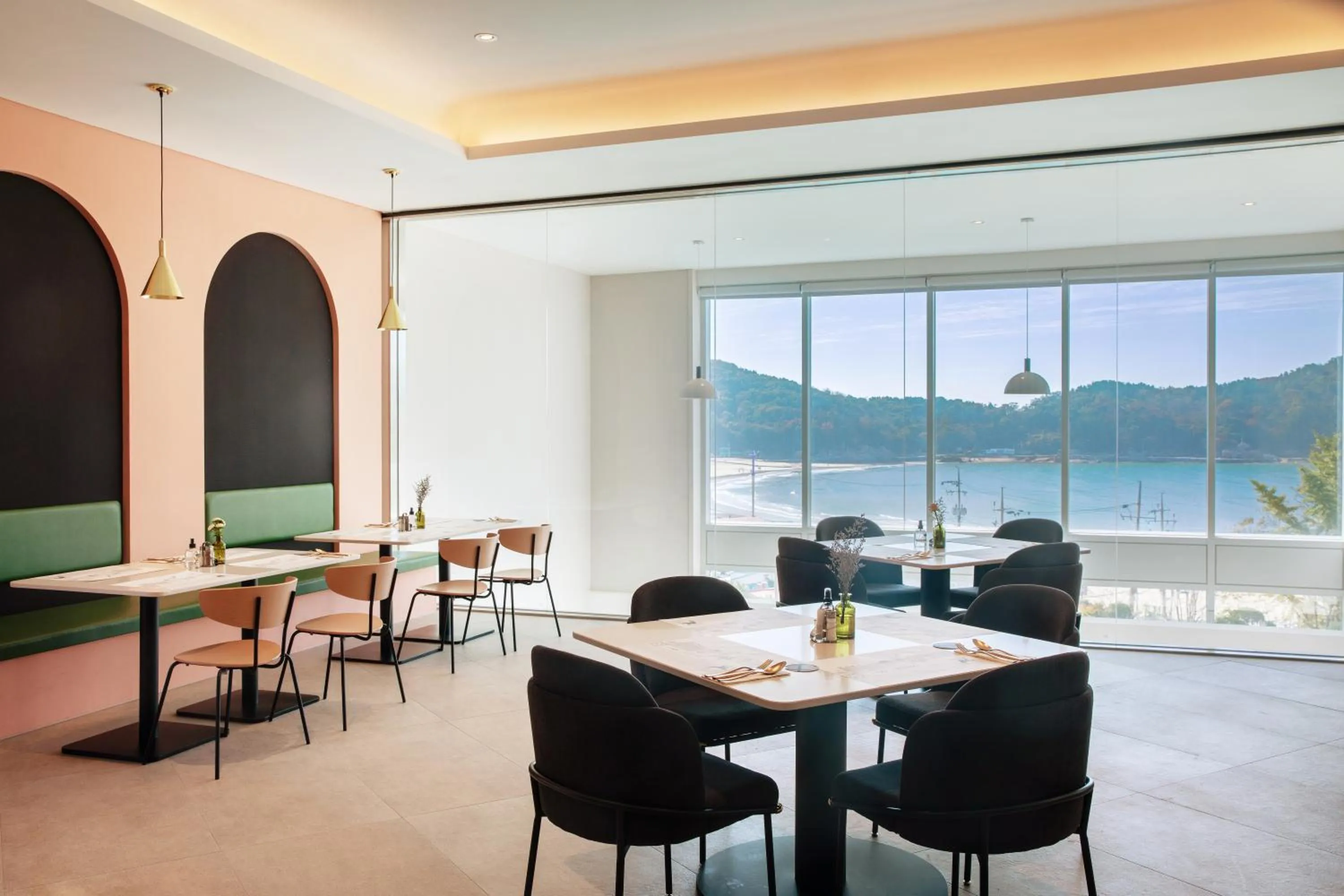 Restaurant/places to eat in The Week & Resort