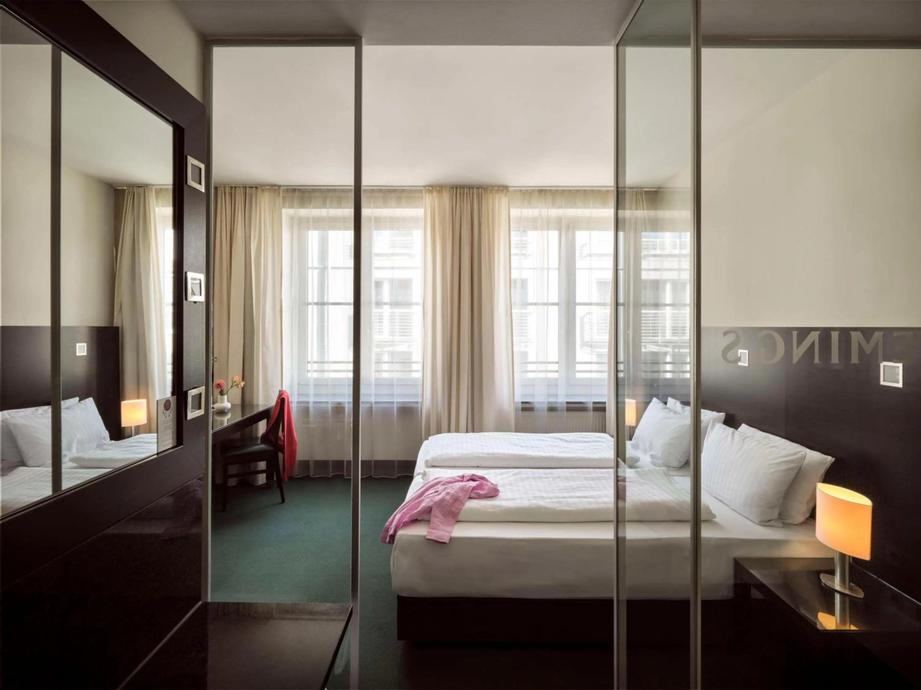 Bedroom, Bed in Flemings Hotel München-City