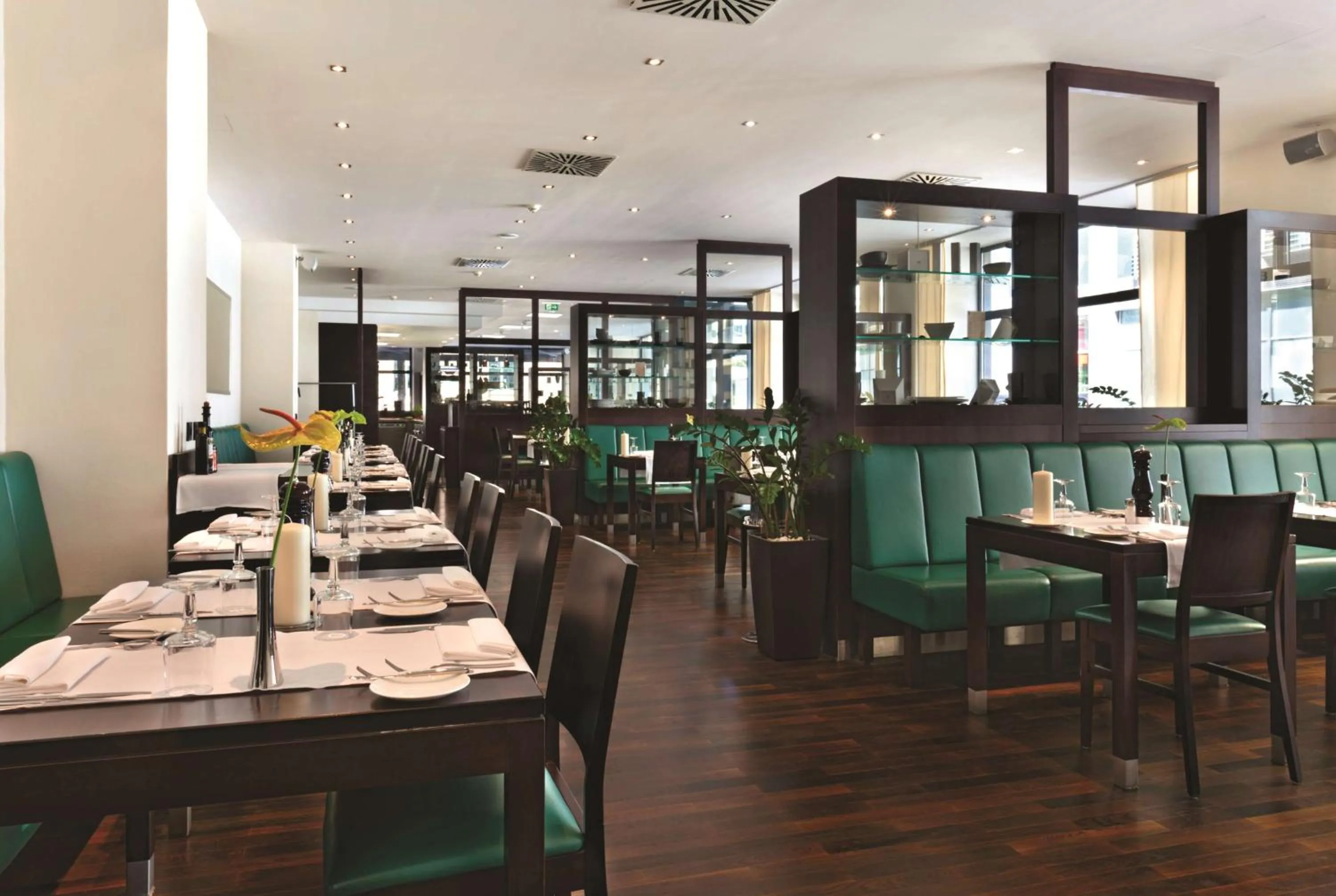 Restaurant/places to eat in Flemings Hotel München-City