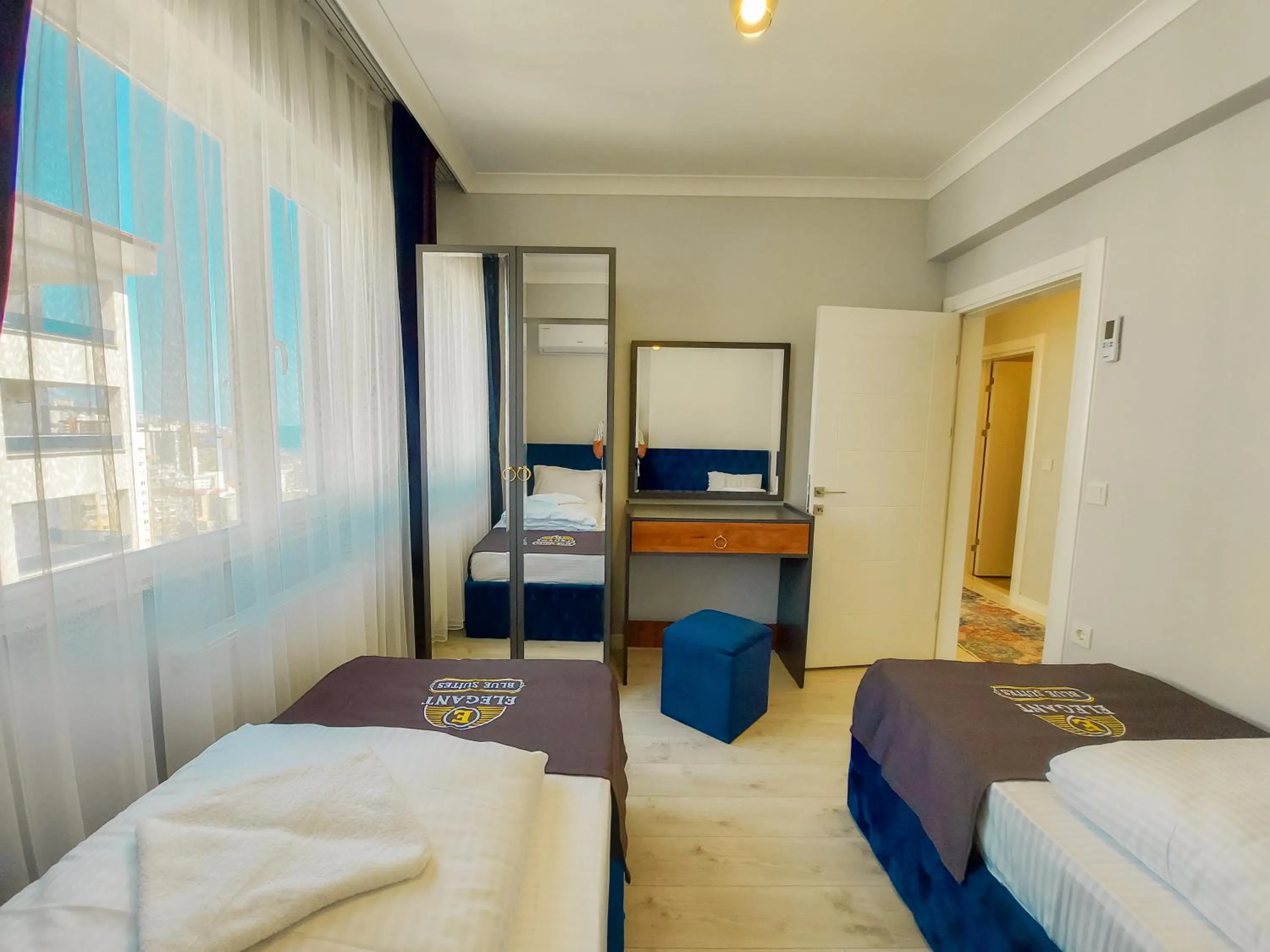 ELEGANT BLUE SUİTES