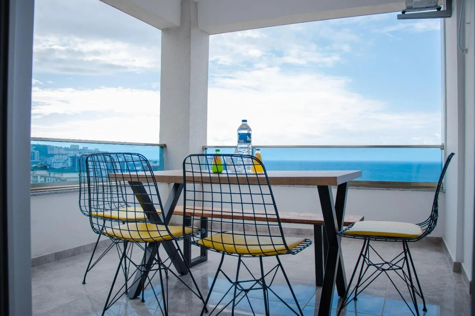Seating area in ELEGANT BLUE SUİTES