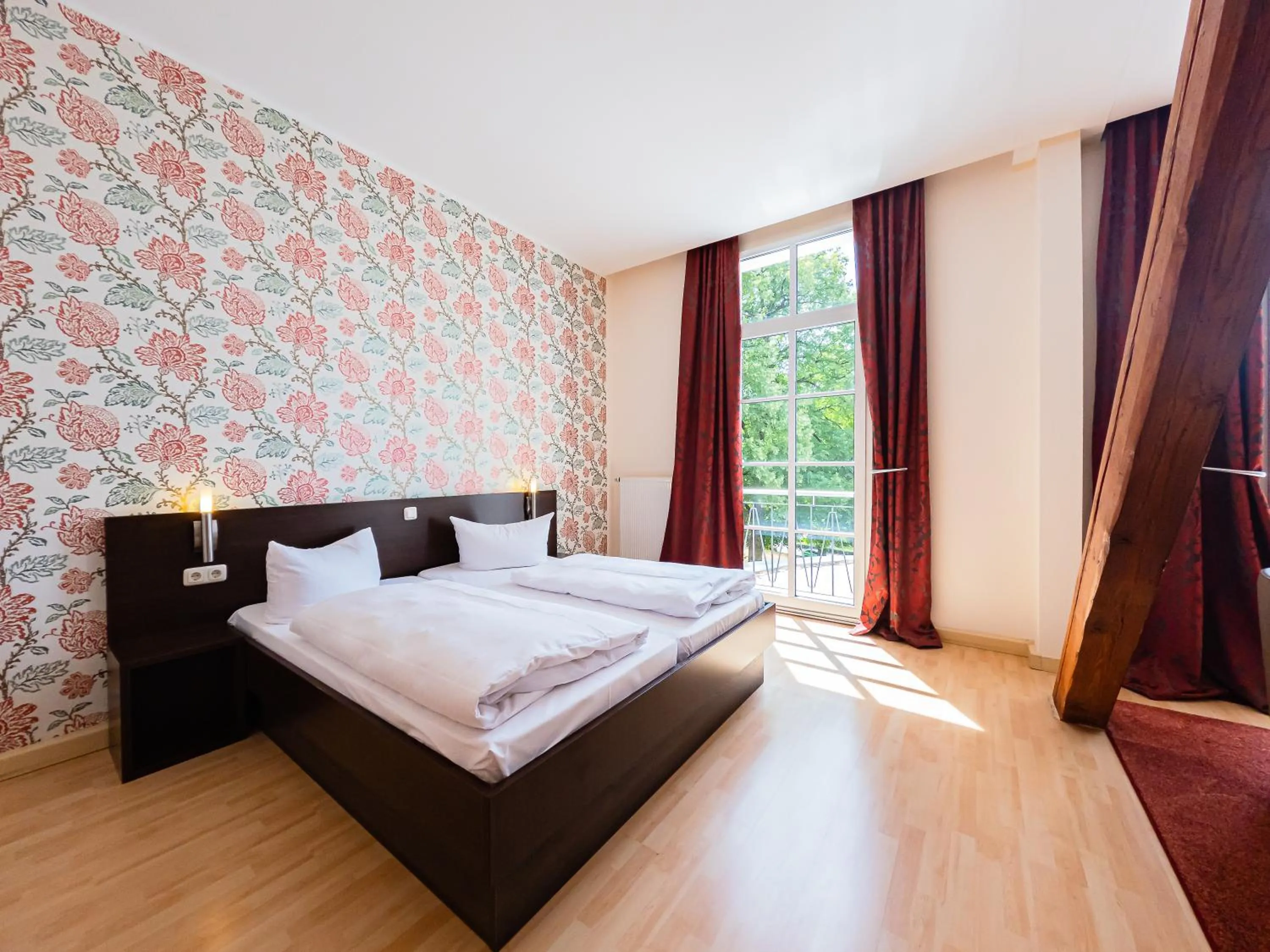 Bedroom, Bed in Kulturhotel Kaiserhof