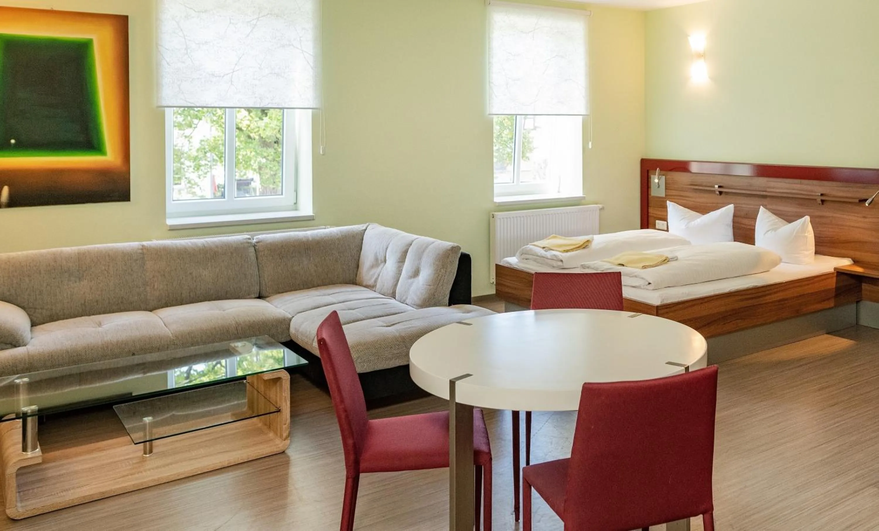 Living room, Bed in Kulturhotel Kaiserhof