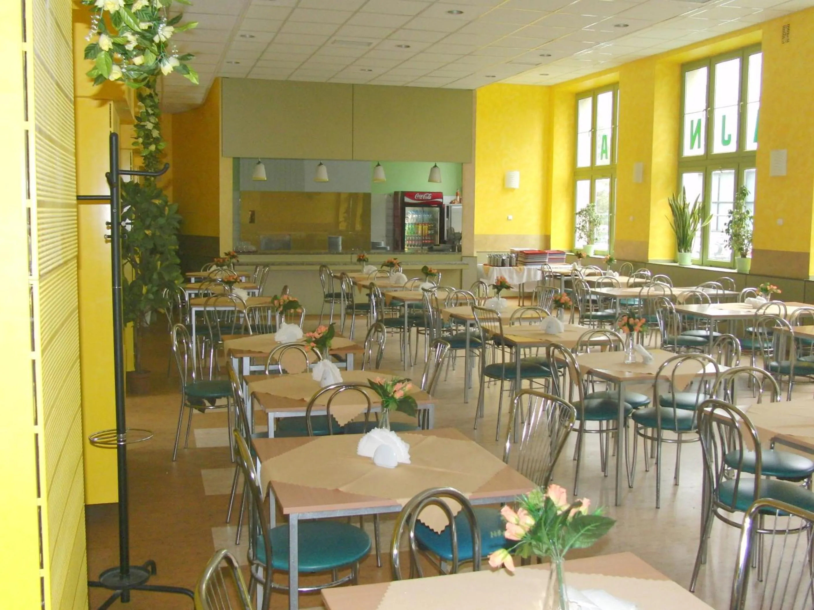 Restaurant/places to eat in Nawojka Hotele Studenckie