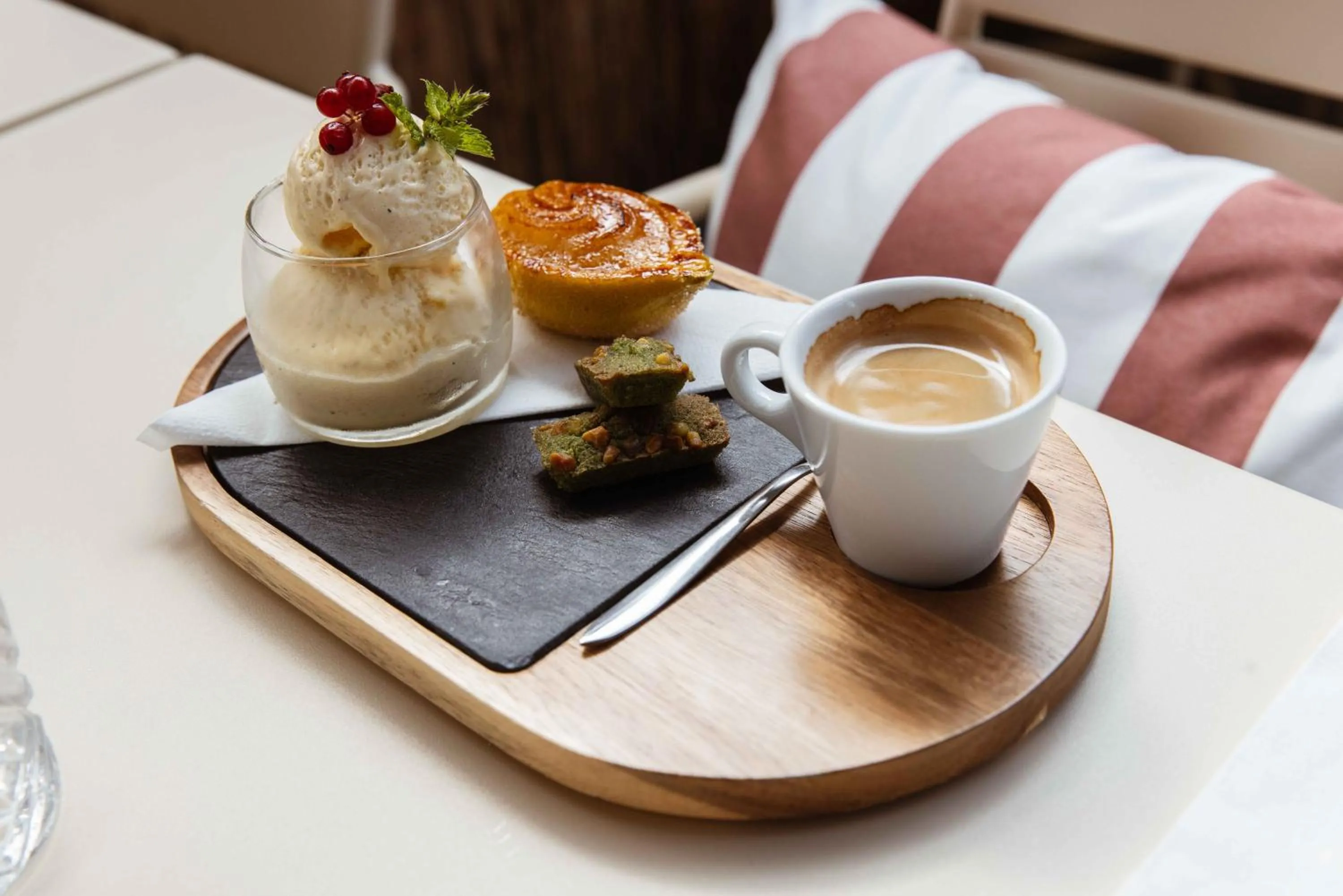 Restaurant/places to eat in Live Hotels Bordeaux Lac