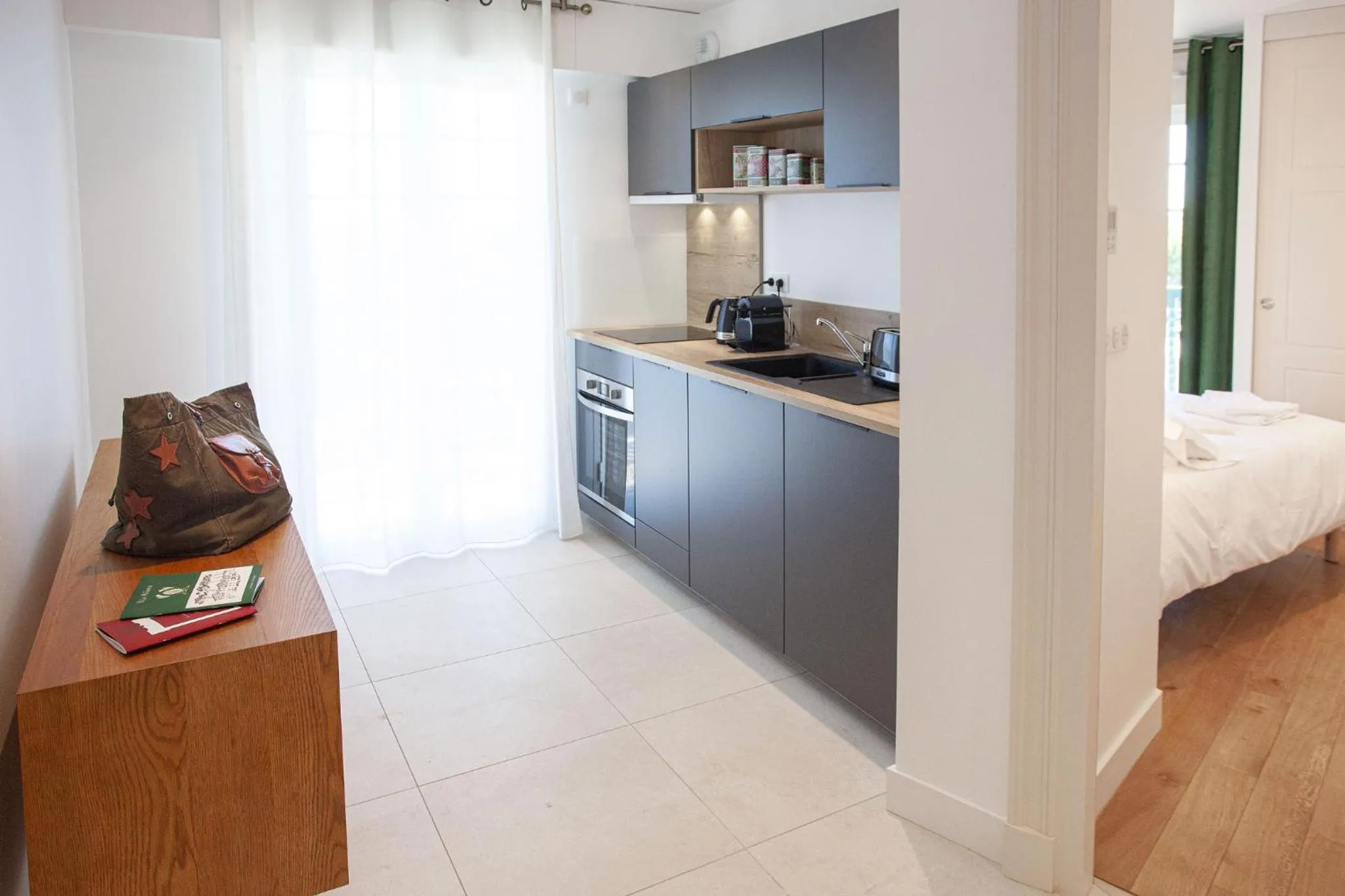 Kitchen or kitchenette, Bed in Villa Aitama