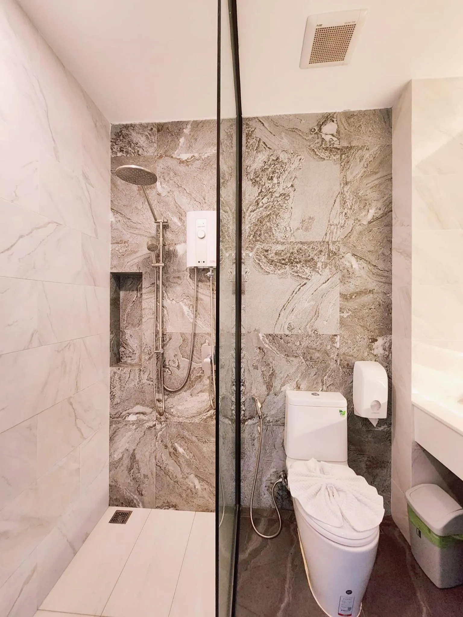 Bathroom in R2 Hotel