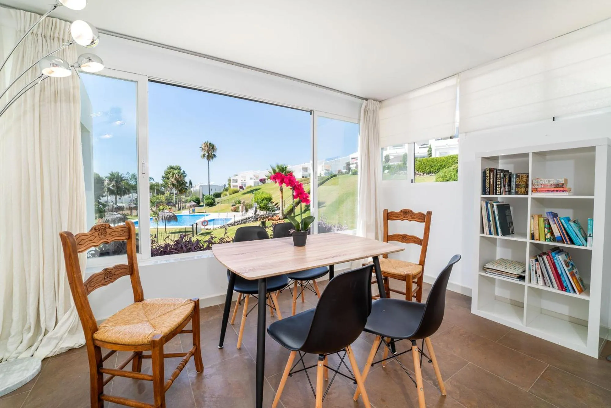 Garden in Azahara I, 25A small cozy apartment with great views located in the popular area of Nueva Andalucia
