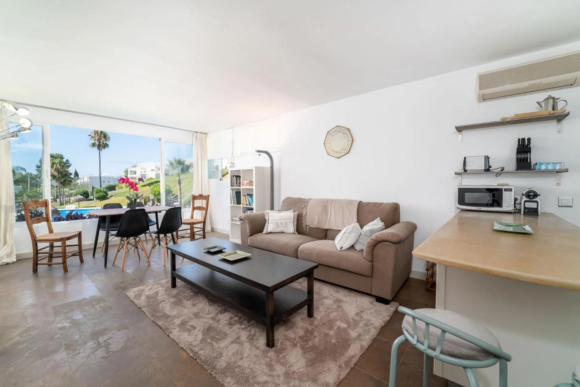 Kitchen or kitchenette in Azahara I, 25A small cozy apartment with great views located in the popular area of Nueva Andalucia