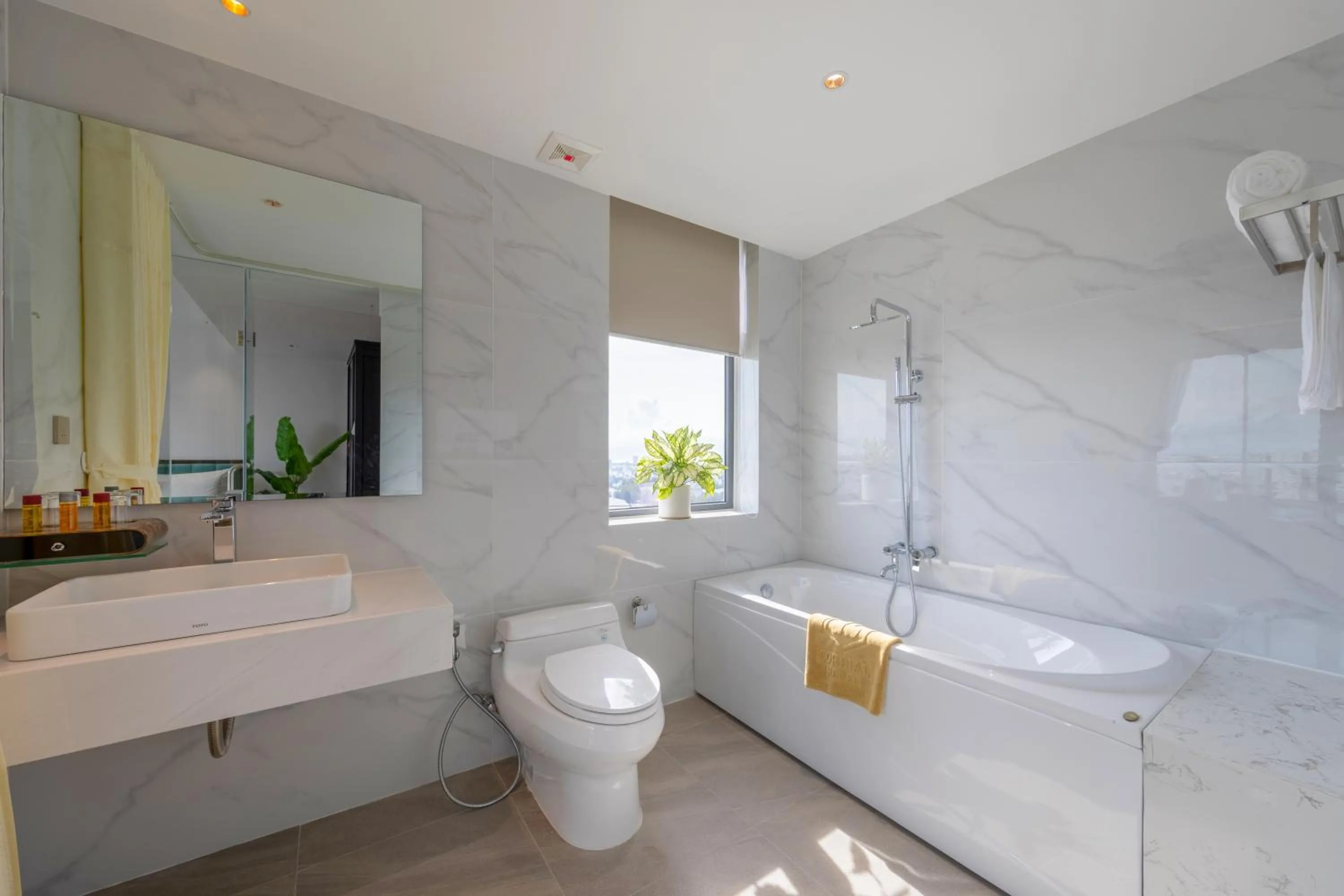 Shower in Cordial Grand Hotel Da Nang Beach - Infinity Rooftop Pool