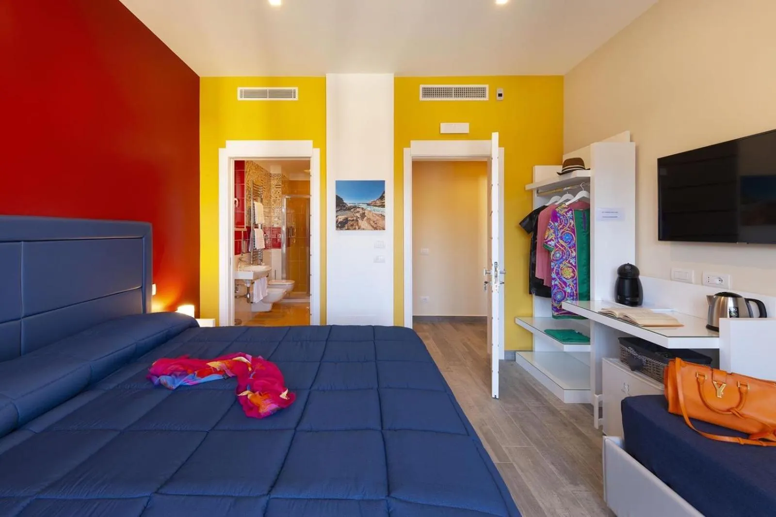 TV and multimedia, Bed in Parco Tasso Guest House