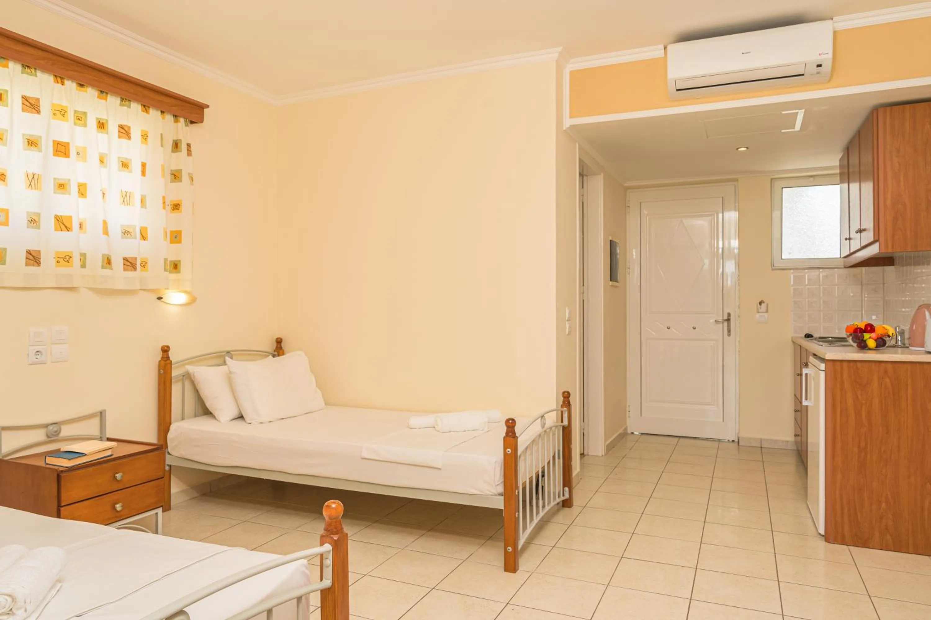 Photo of the whole room in Manousis ApartHotel