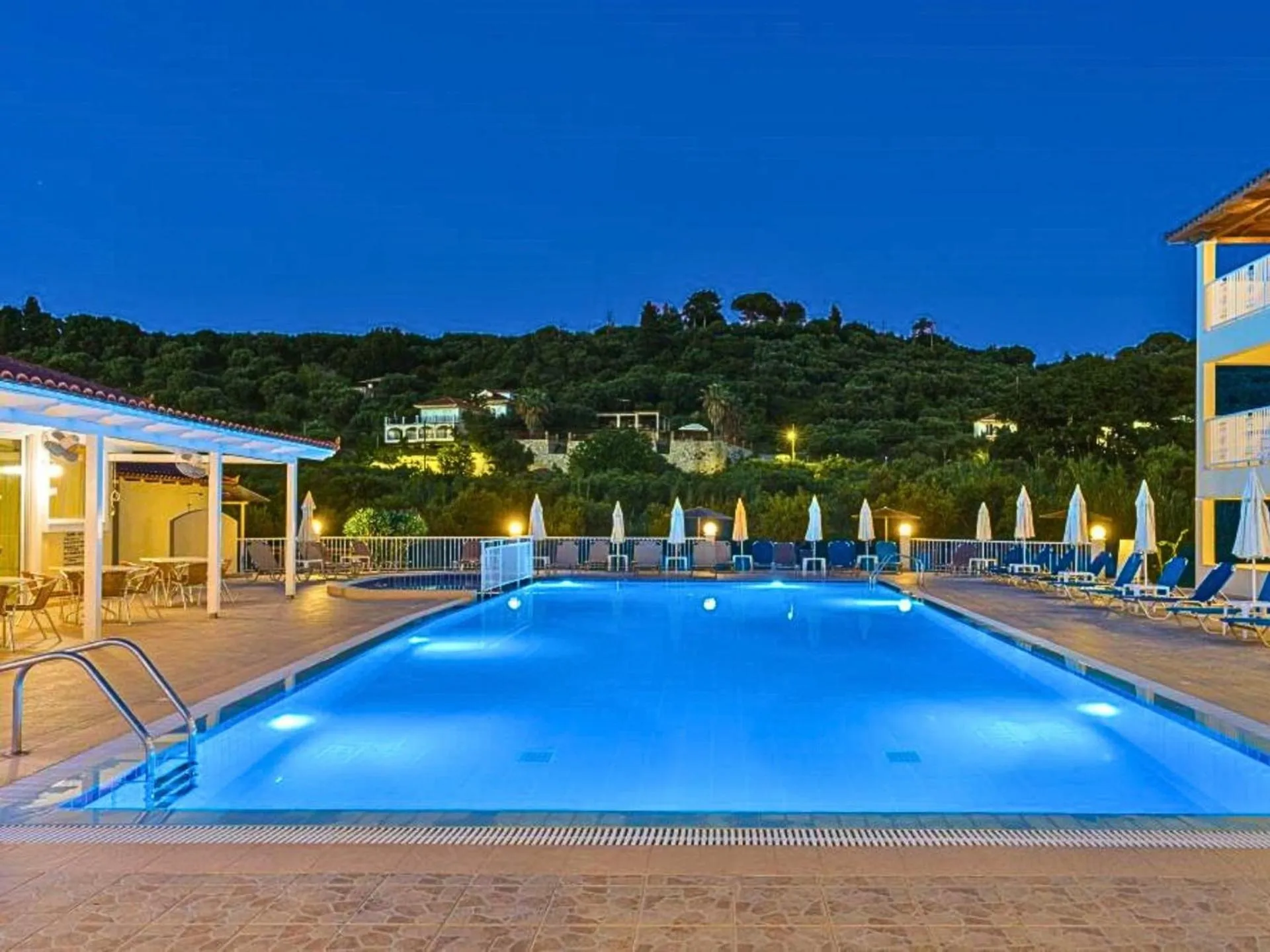 Night in Manousis ApartHotel