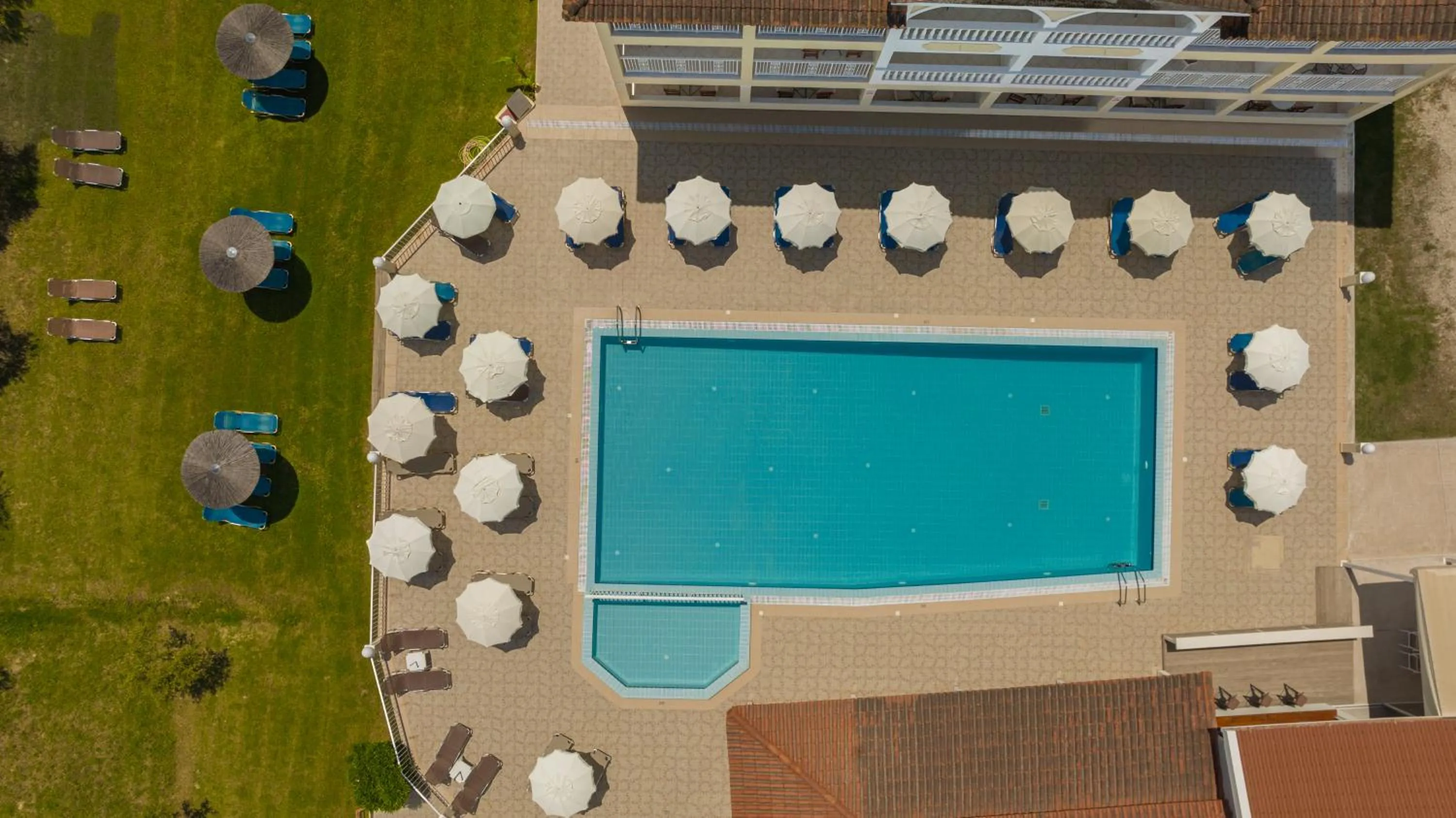 Swimming pool in Manousis ApartHotel