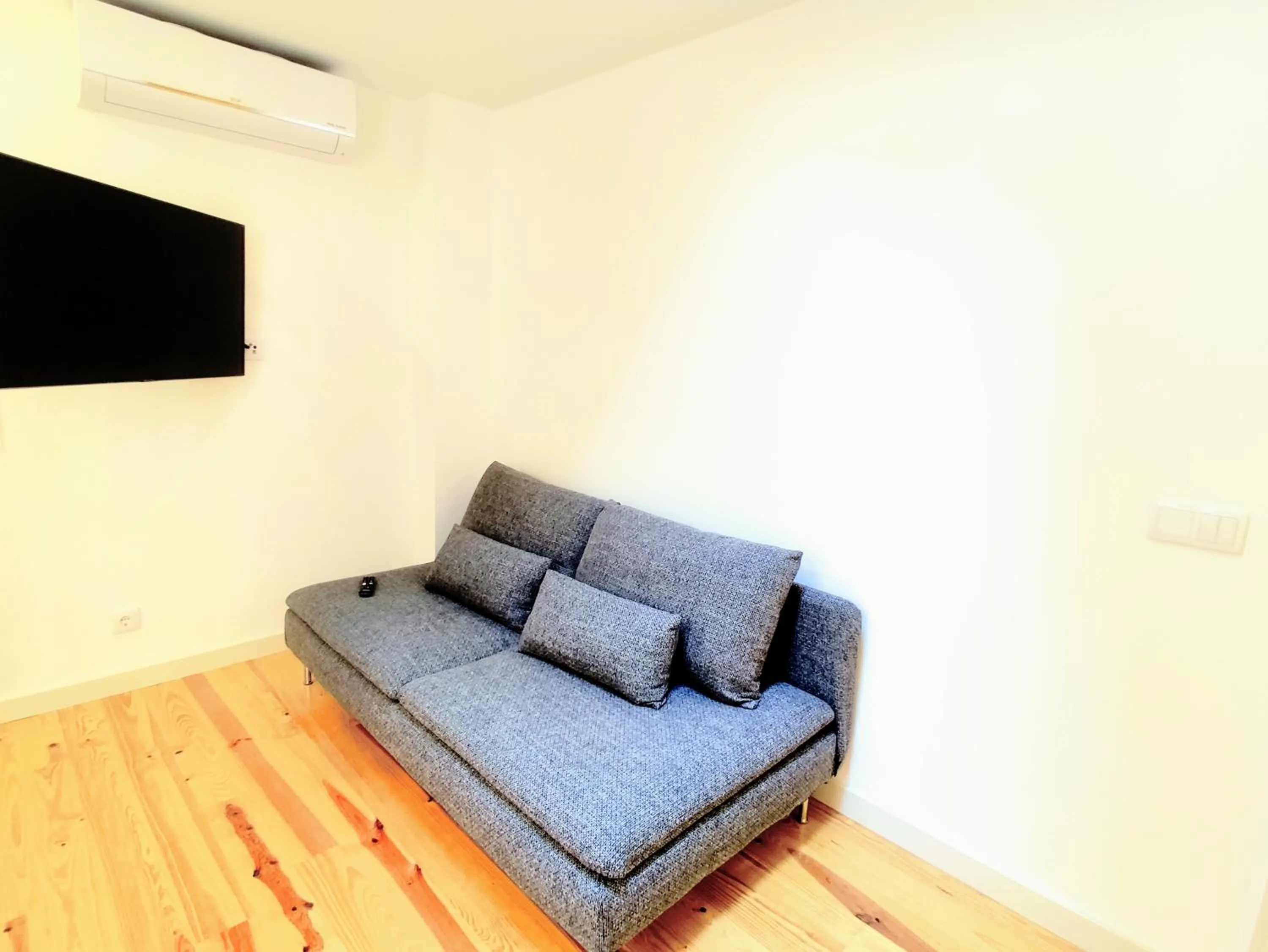 TV and multimedia in Bombarda Cinema Apartments
