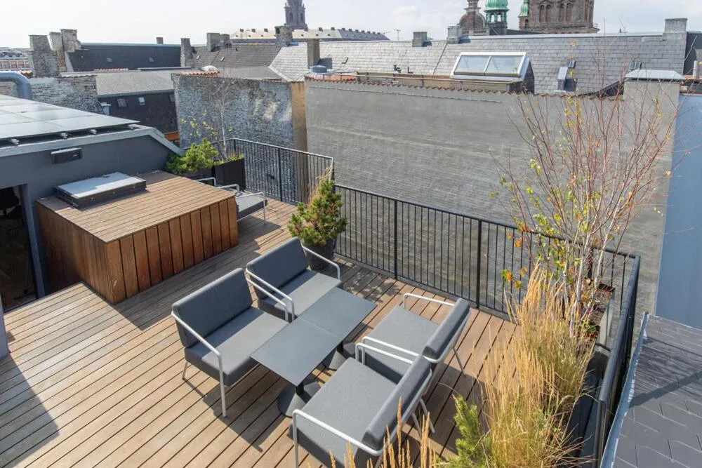 the Socialist, a Tribute Portfolio Hotel