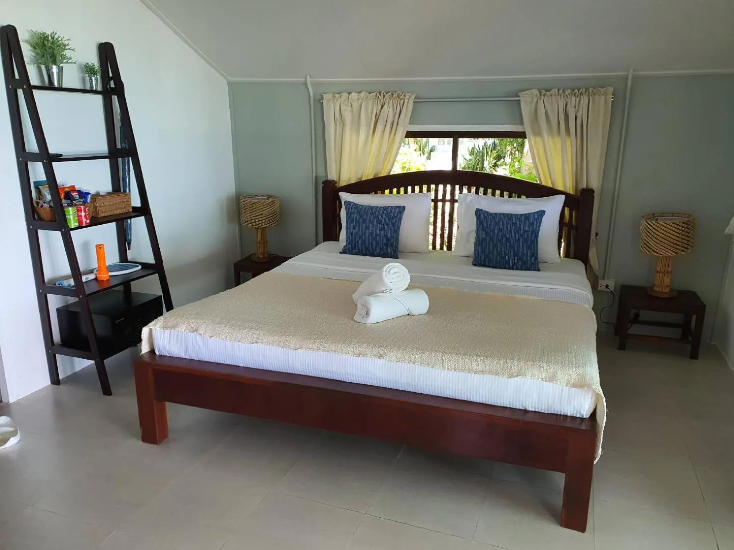 Bedroom, Bed in Blue Bay Bungalow