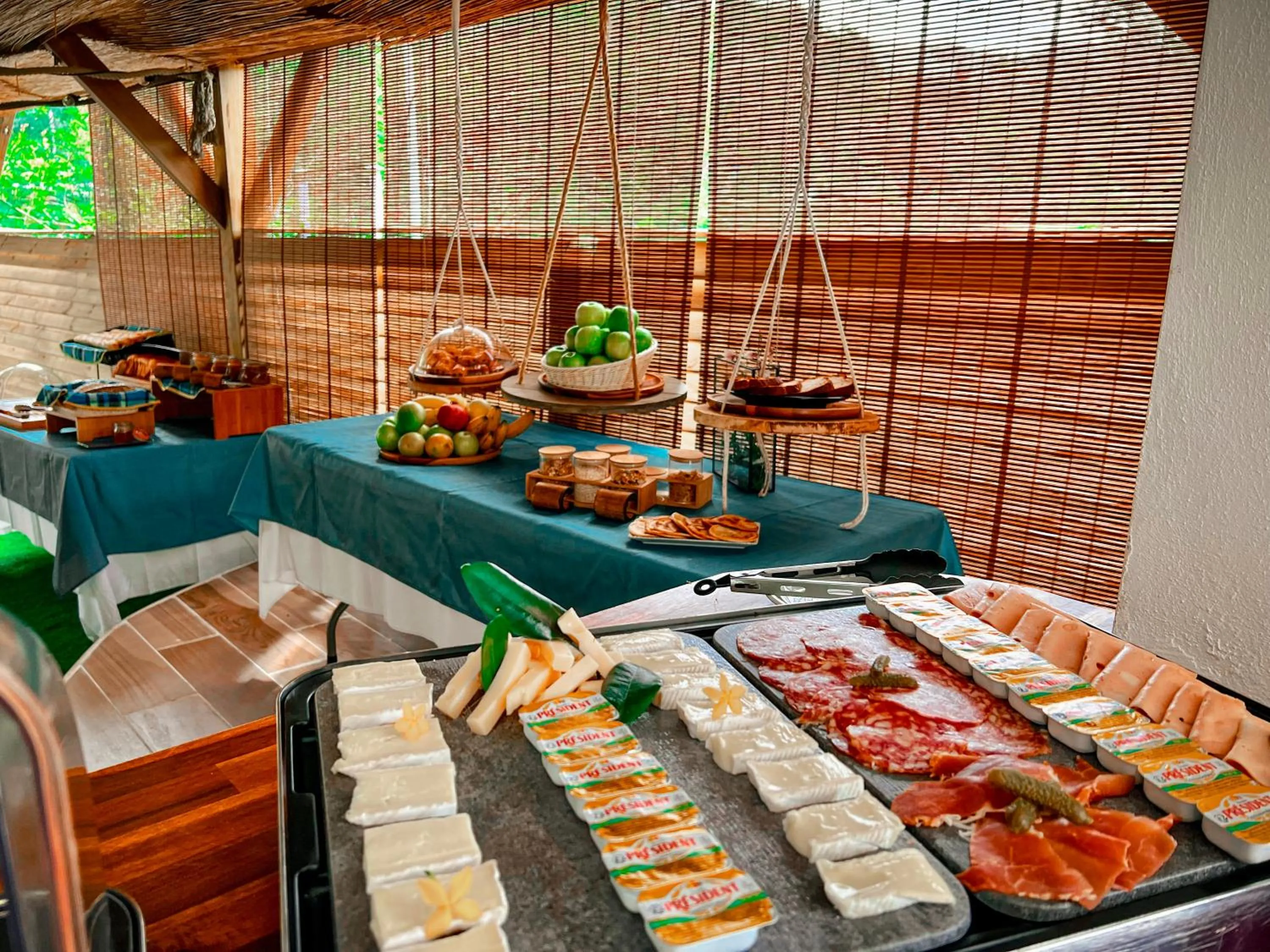 Food and drinks in Kawan Bay Suites