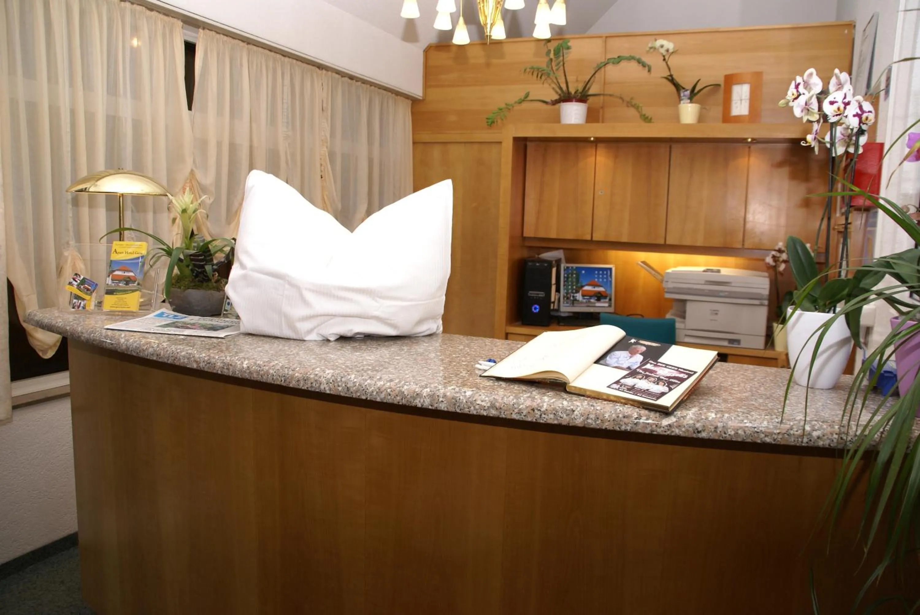 Lobby or reception in Apart Hotel Gera