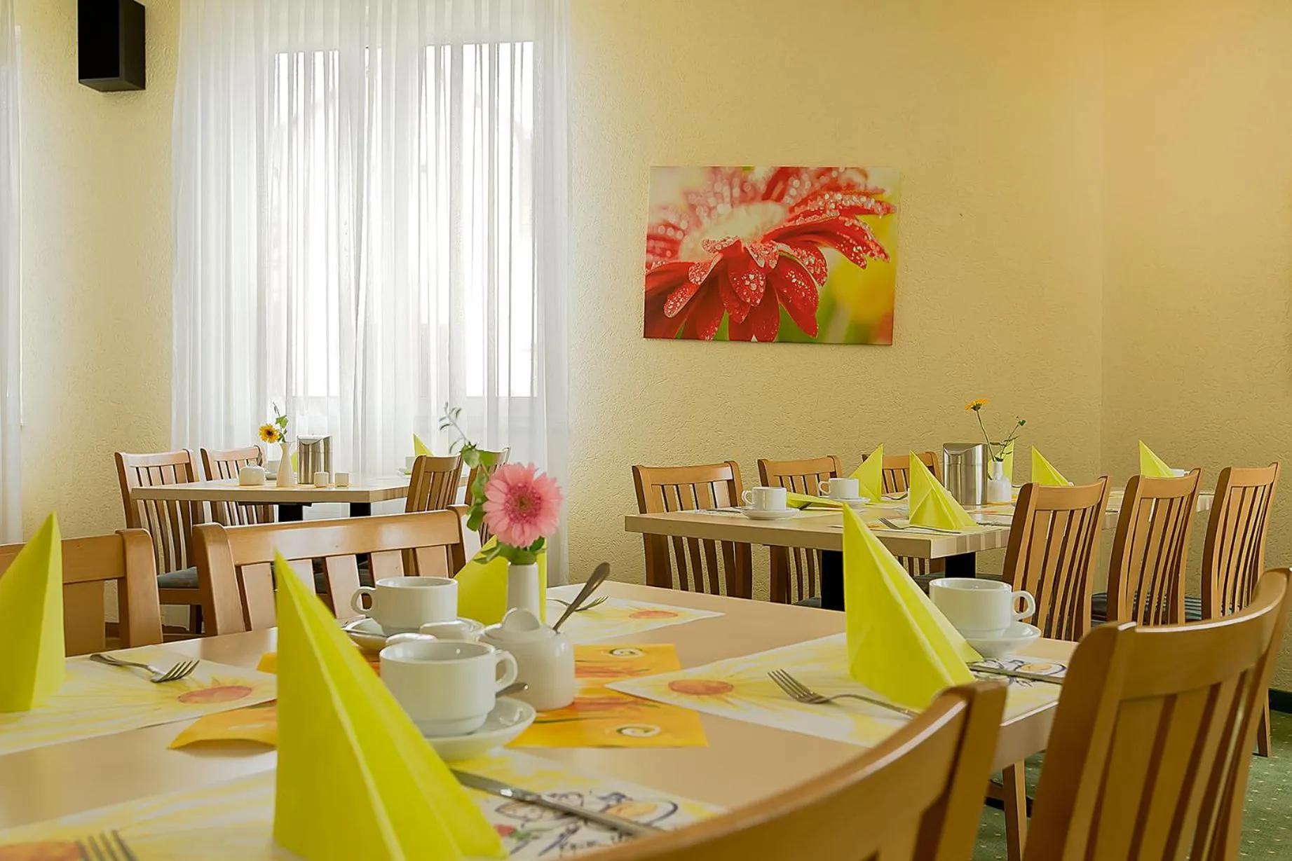 Restaurant/places to eat in Apart Hotel Gera