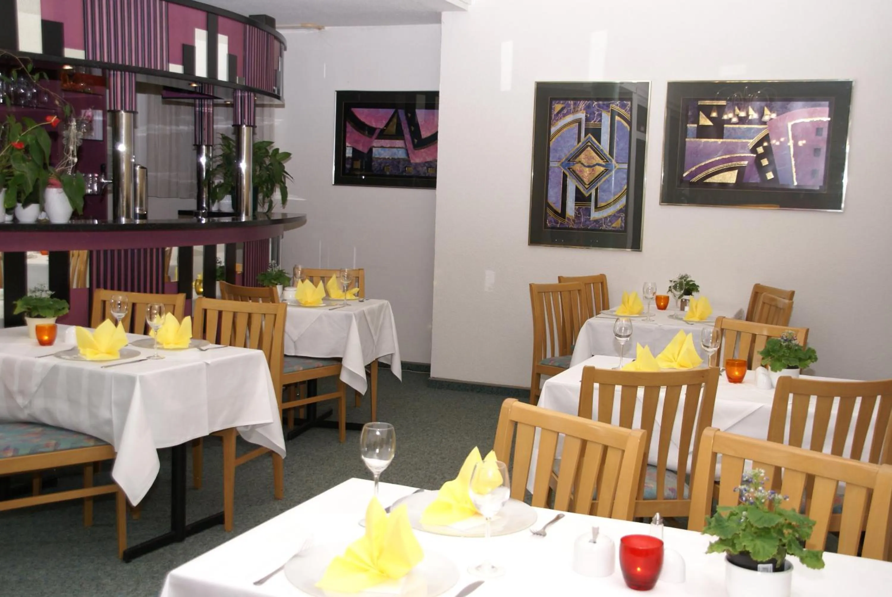 Restaurant/places to eat in Apart Hotel Gera