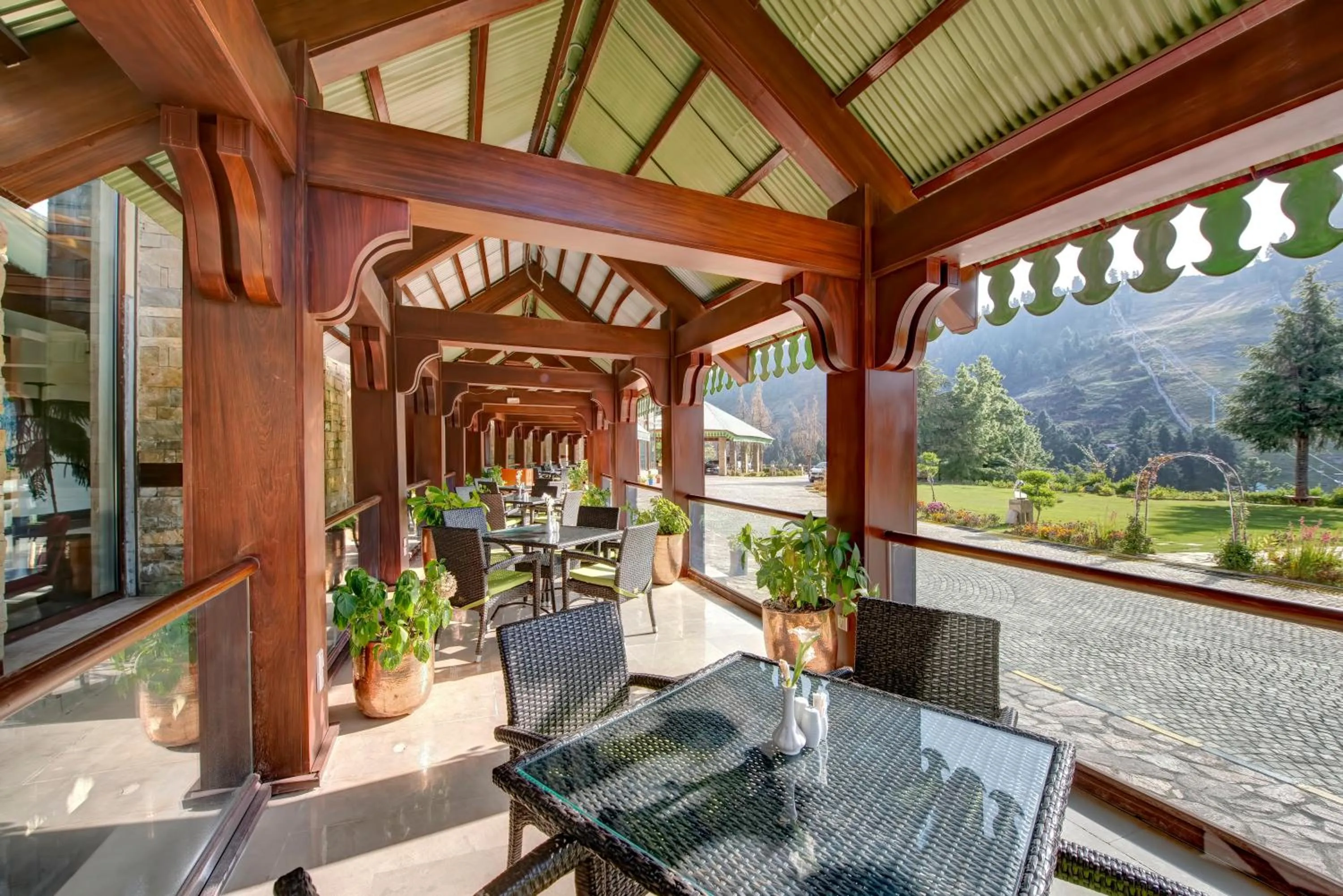 Restaurant/places to eat in Pearl Continental Hotel Malam Jabba