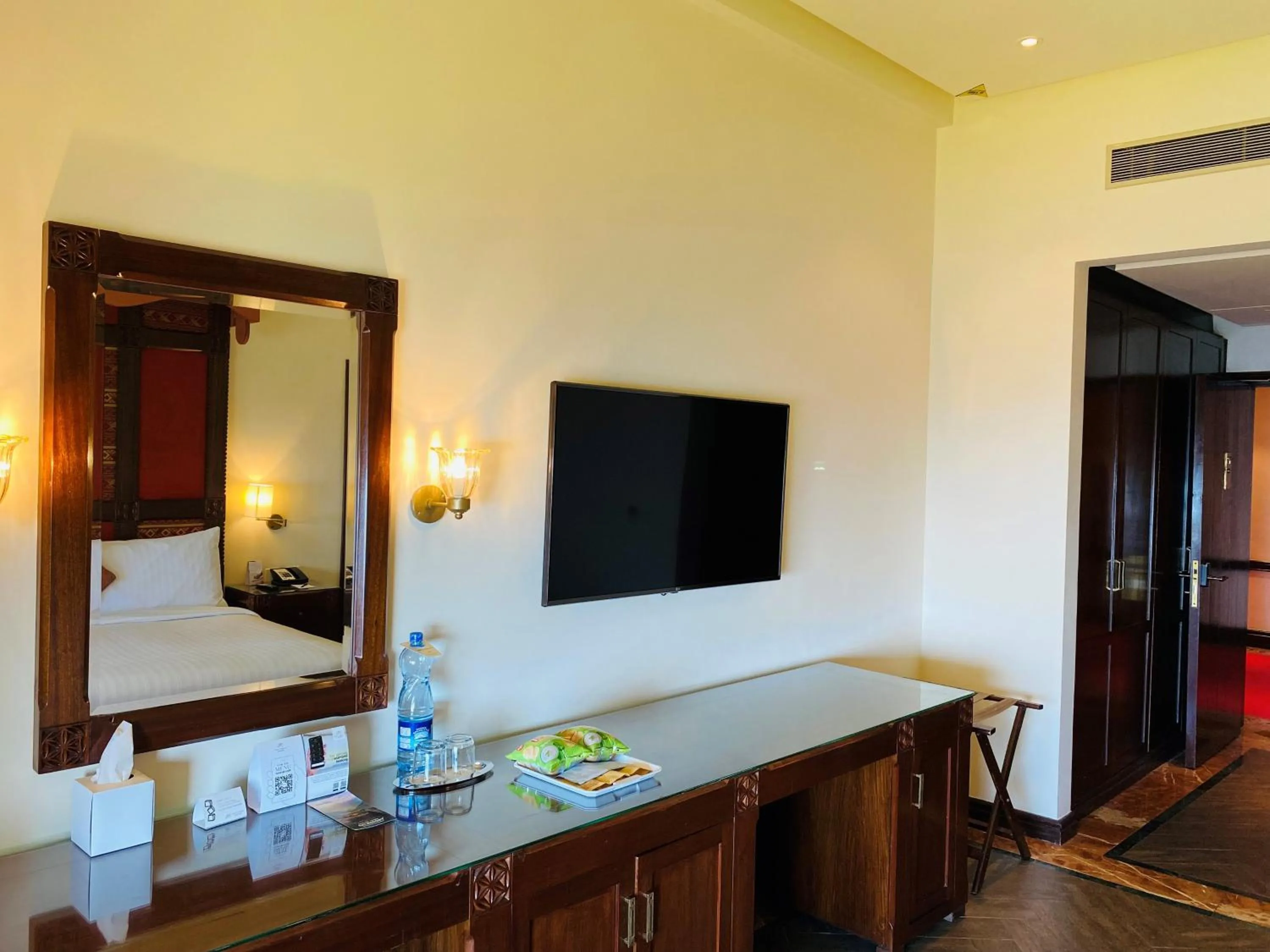 TV and multimedia, Bed in Pearl Continental Hotel Malam Jabba