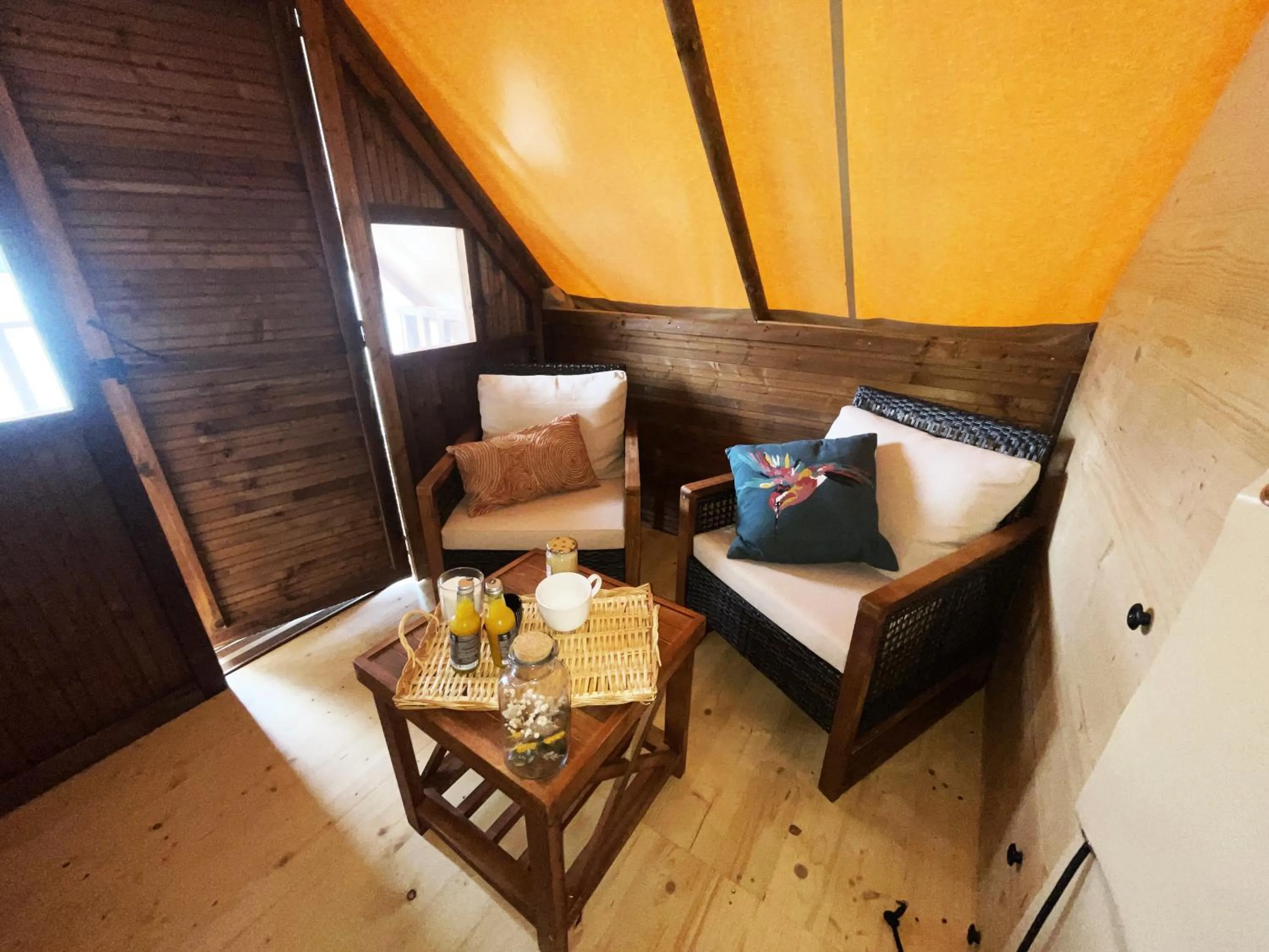 Dining area, Bed in Les Etangs de la Bassée