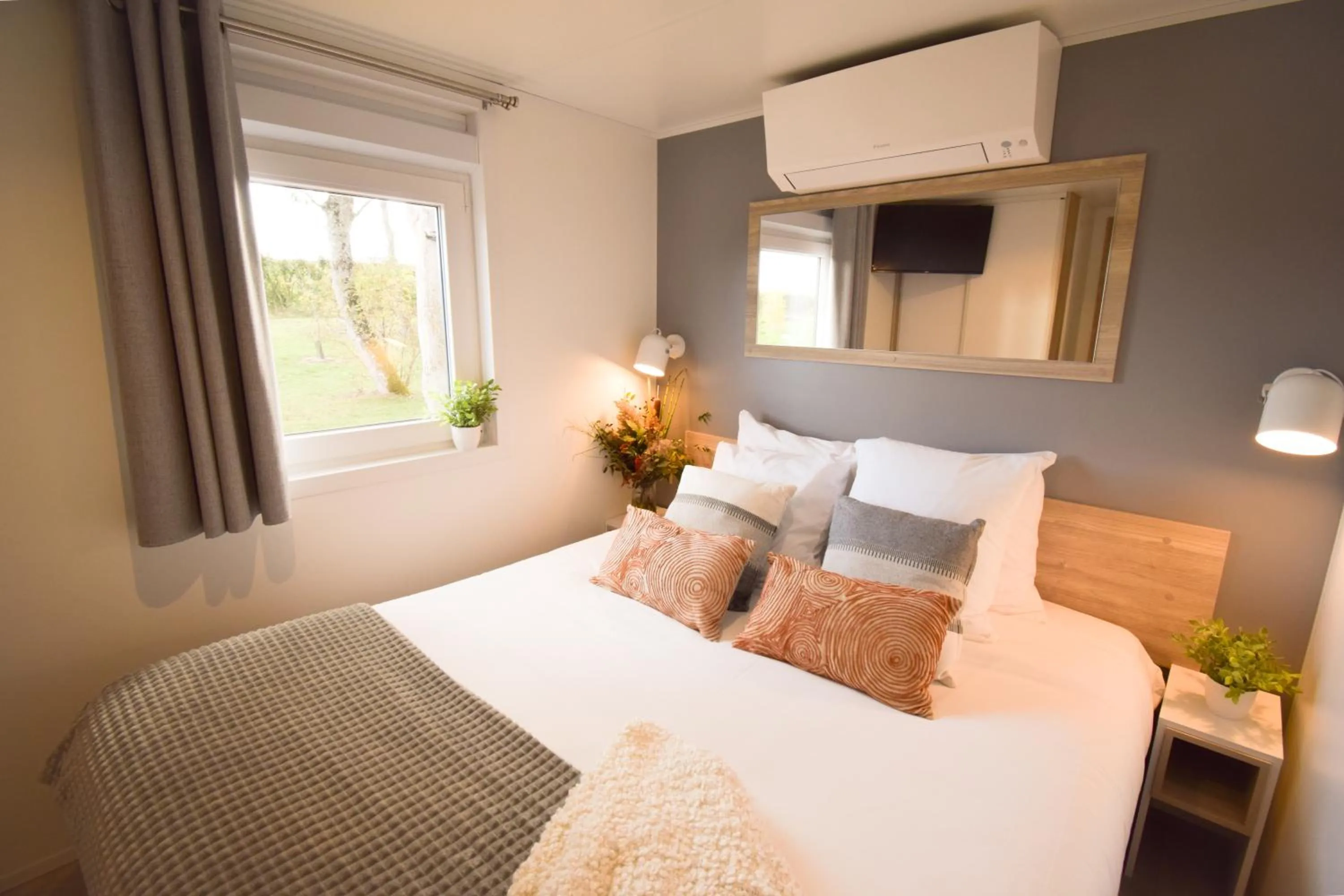 Bedroom, Bed in Les Etangs de la Bassée