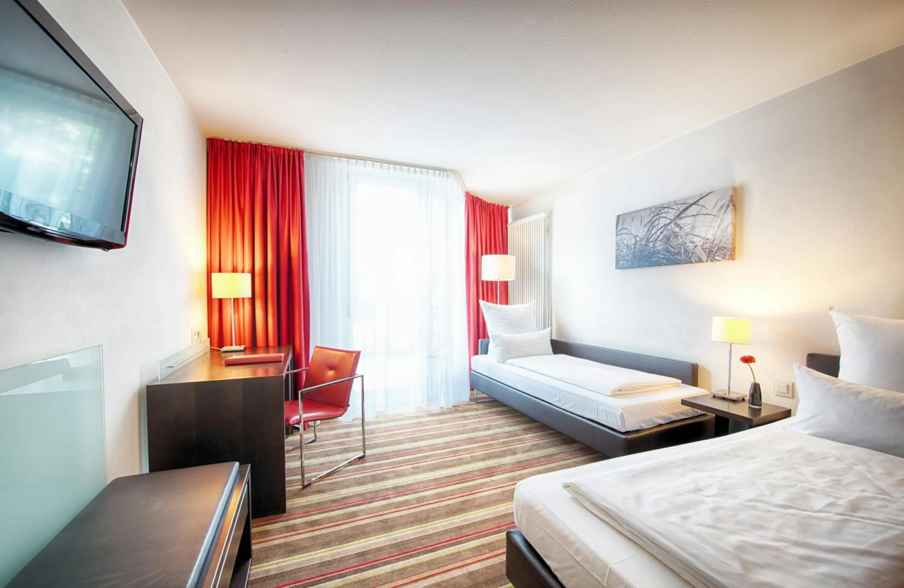 Photo of the whole room, Bed in Leonardo Hotel München City West