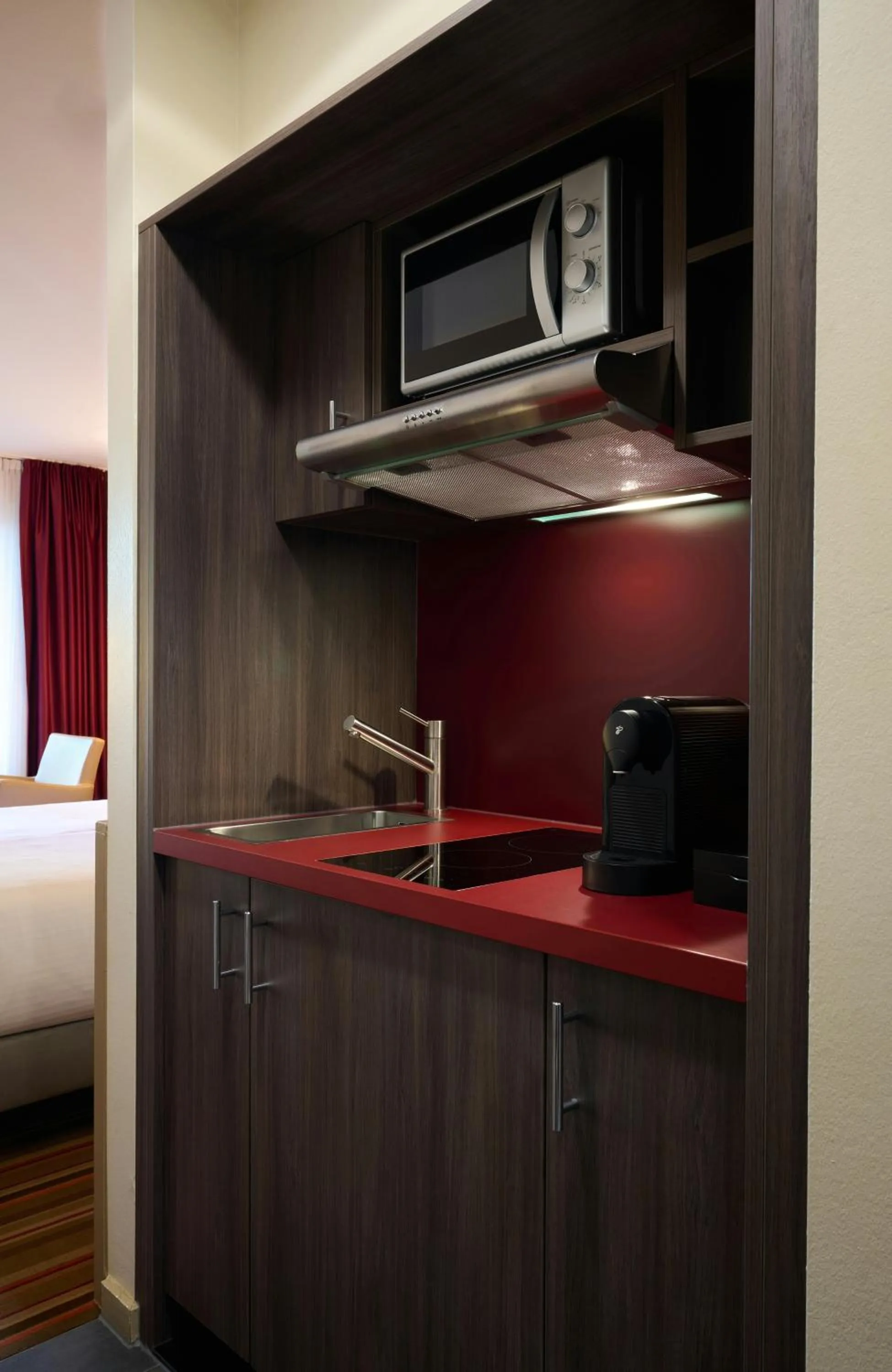 Kitchen or kitchenette in Leonardo Hotel München City West