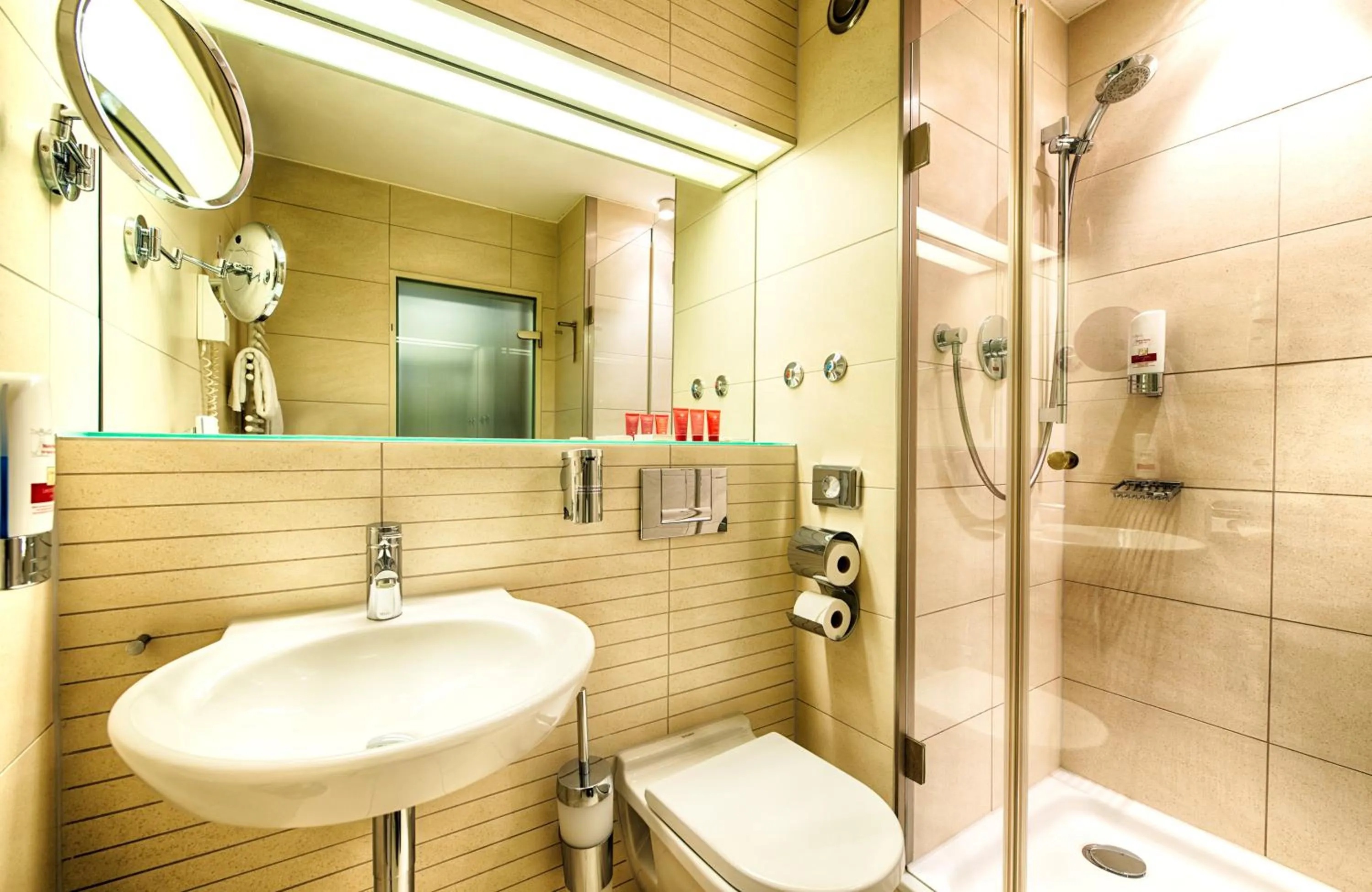 Bathroom in Leonardo Hotel München City West