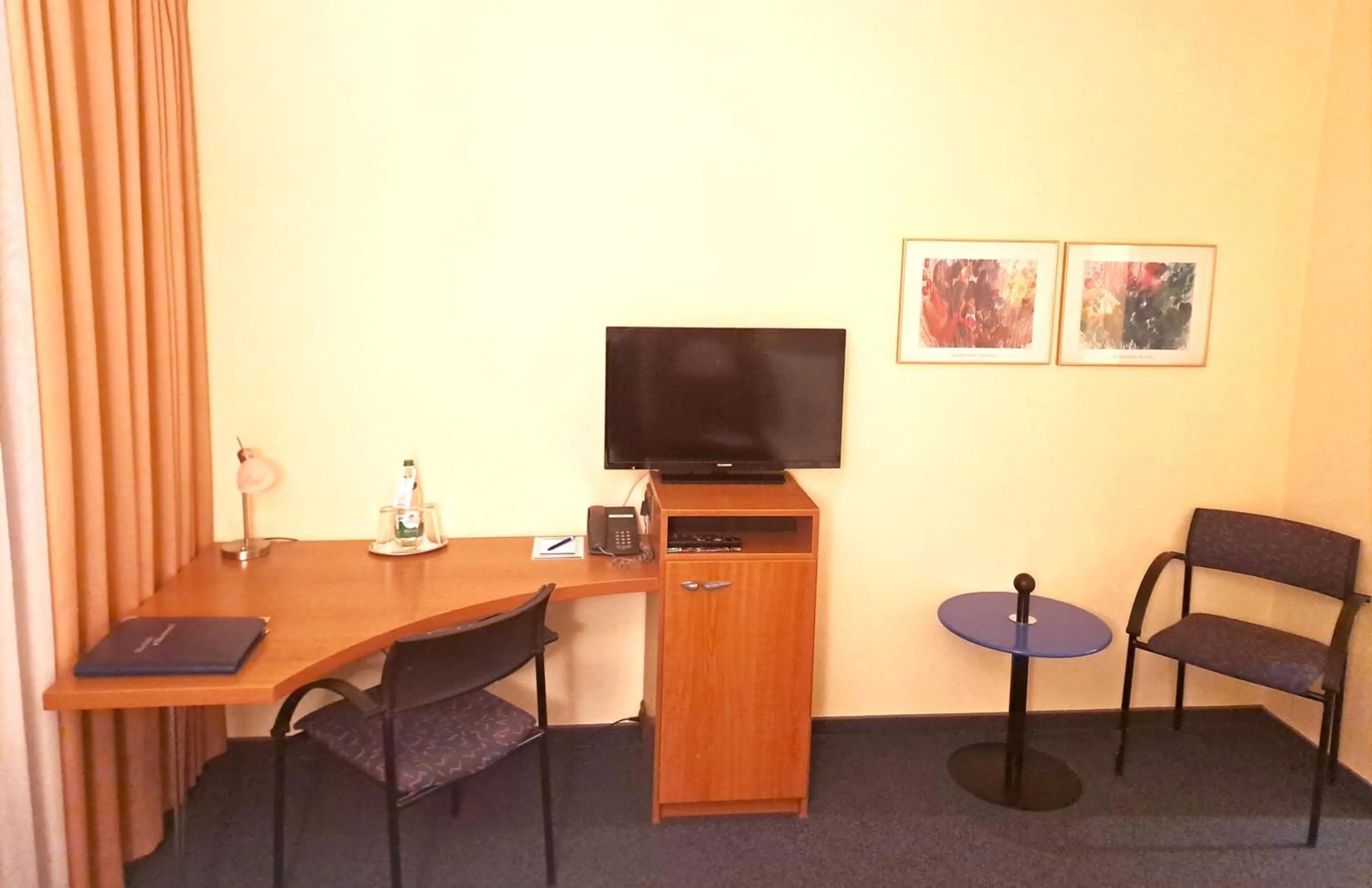 Photo of the whole room in Transmar Travel Hotel