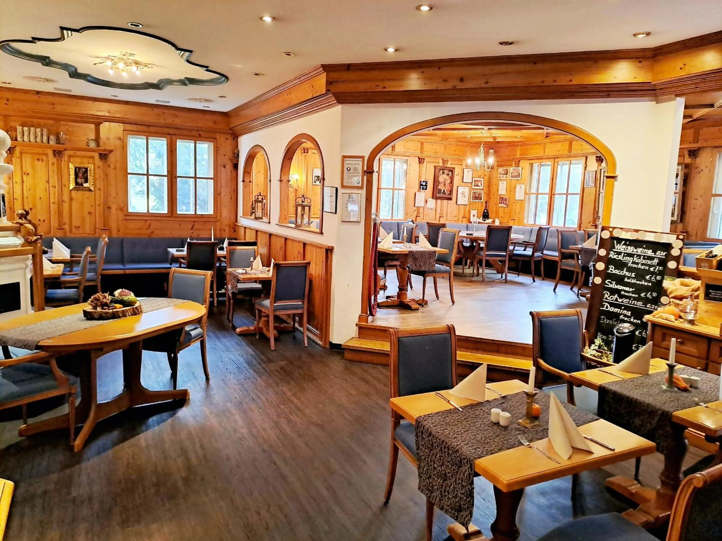 Restaurant/places to eat in Transmar Travel Hotel