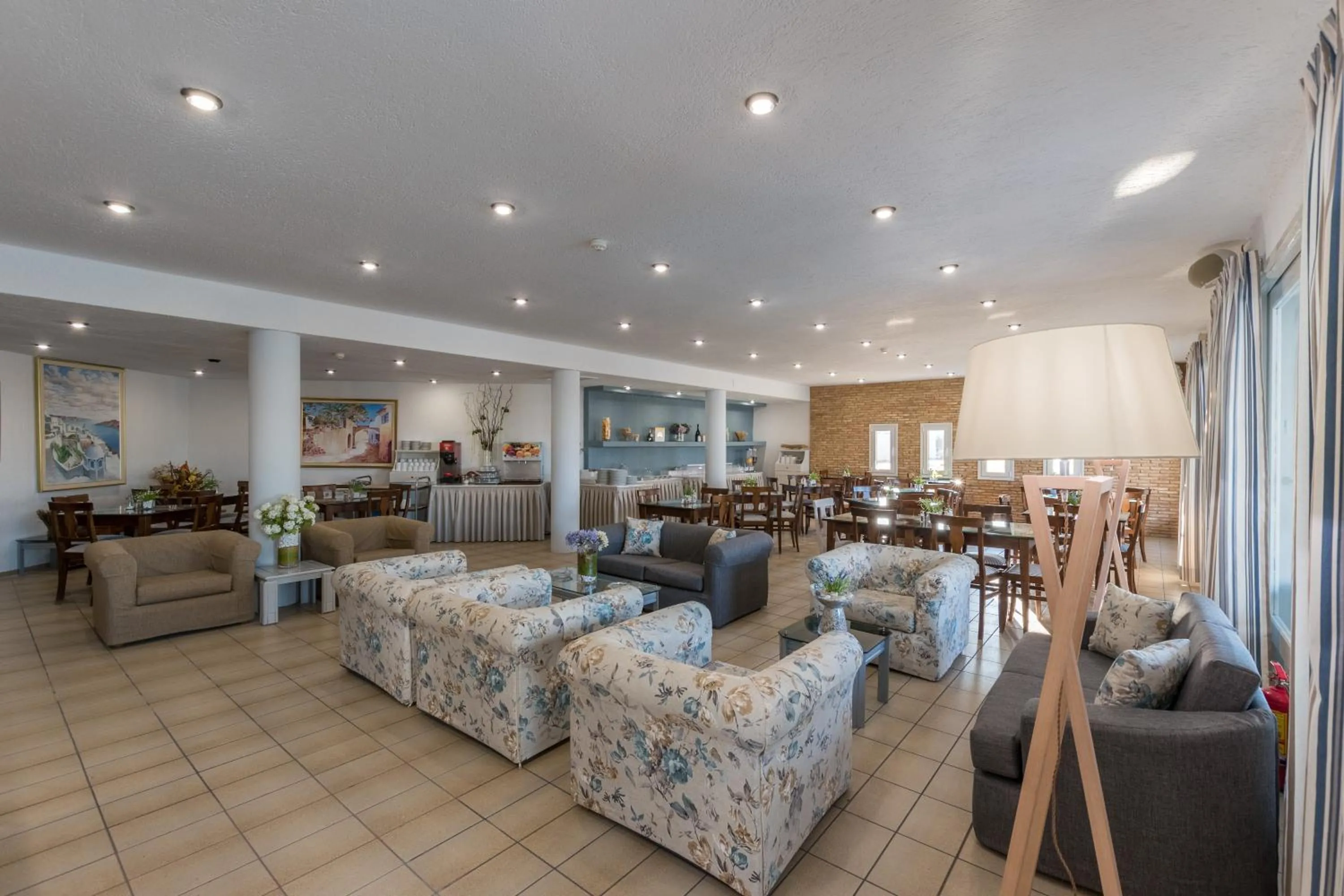 Restaurant/places to eat in Dedalos Hotel