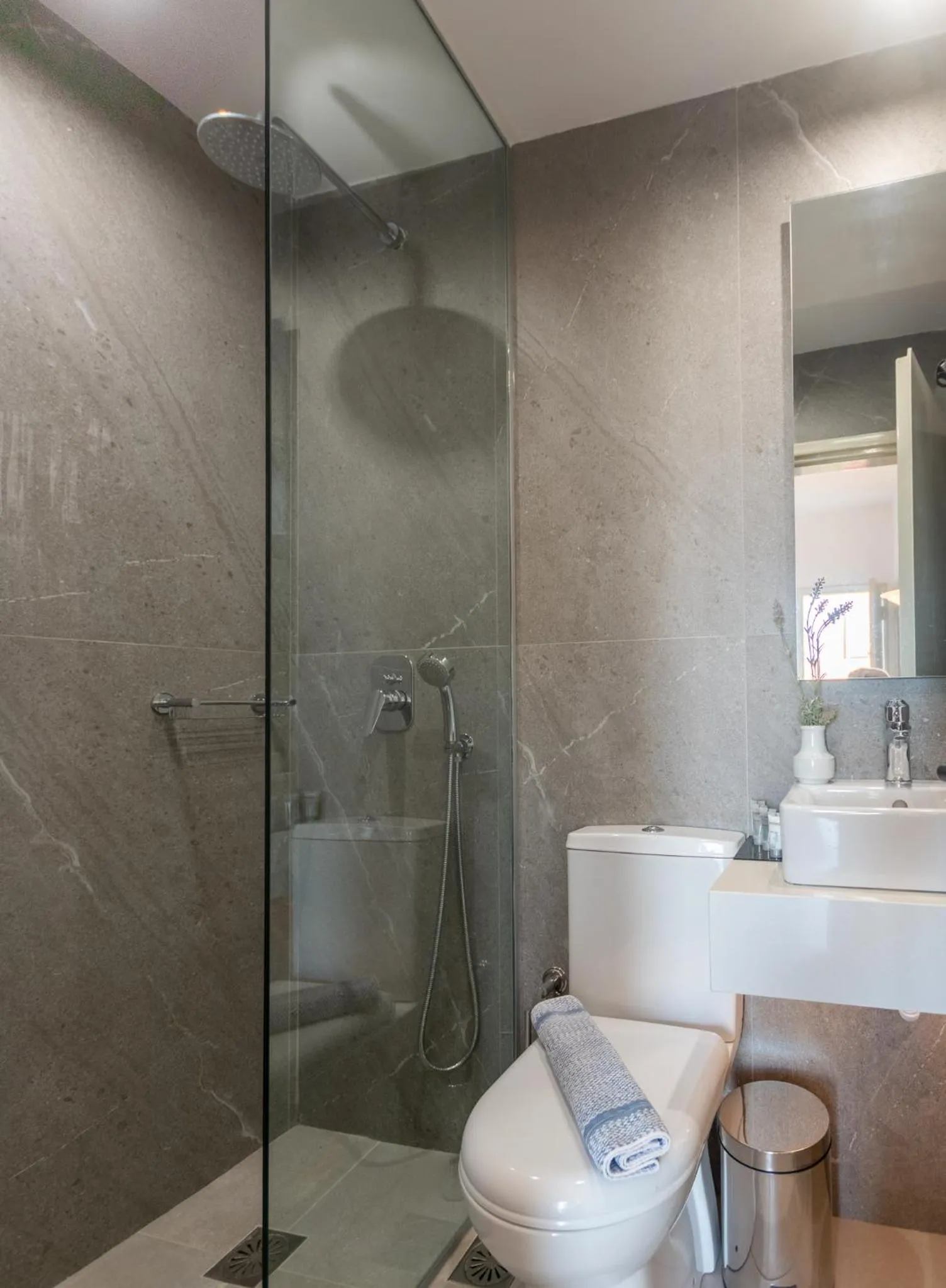 Bathroom in Dedalos Hotel