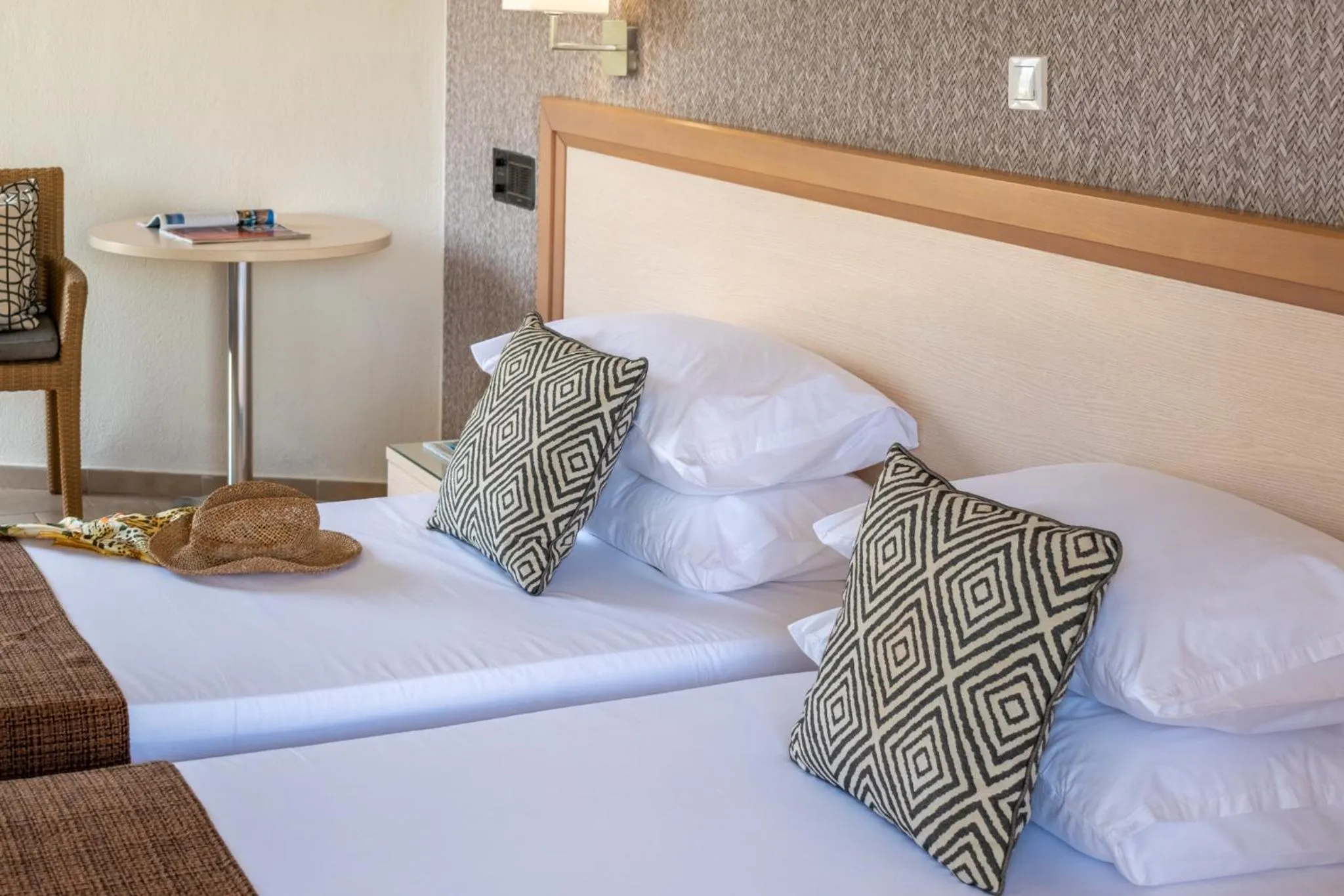 Bedroom, Bed in Dedalos Hotel